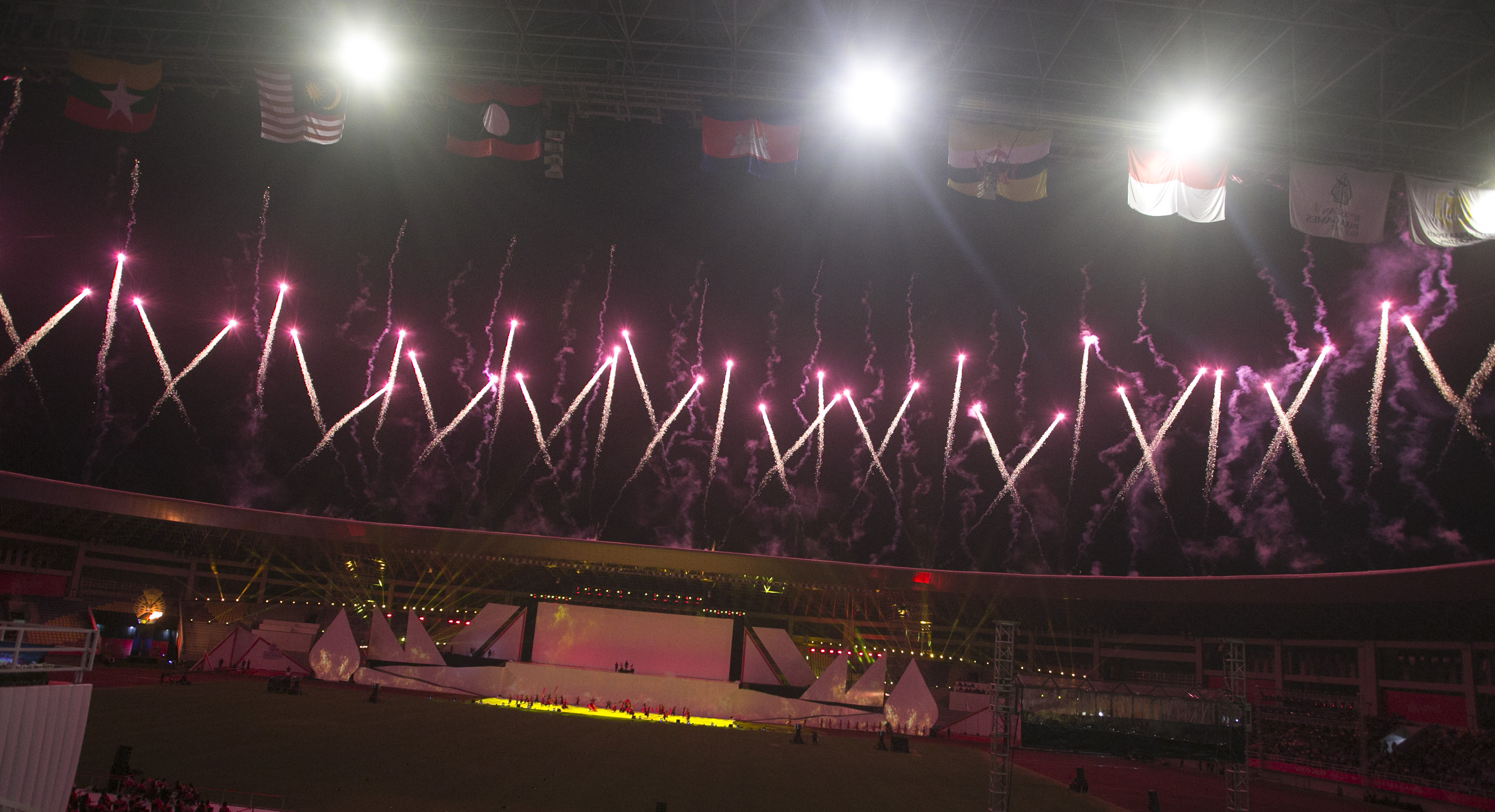 Acara penutupan ASEAN Para Games 2022 di Stadion Manahan Solo, Sabtu (6/8). Stadion ini juga diajukan jadi venue Piala Dunia U-20 2023. 