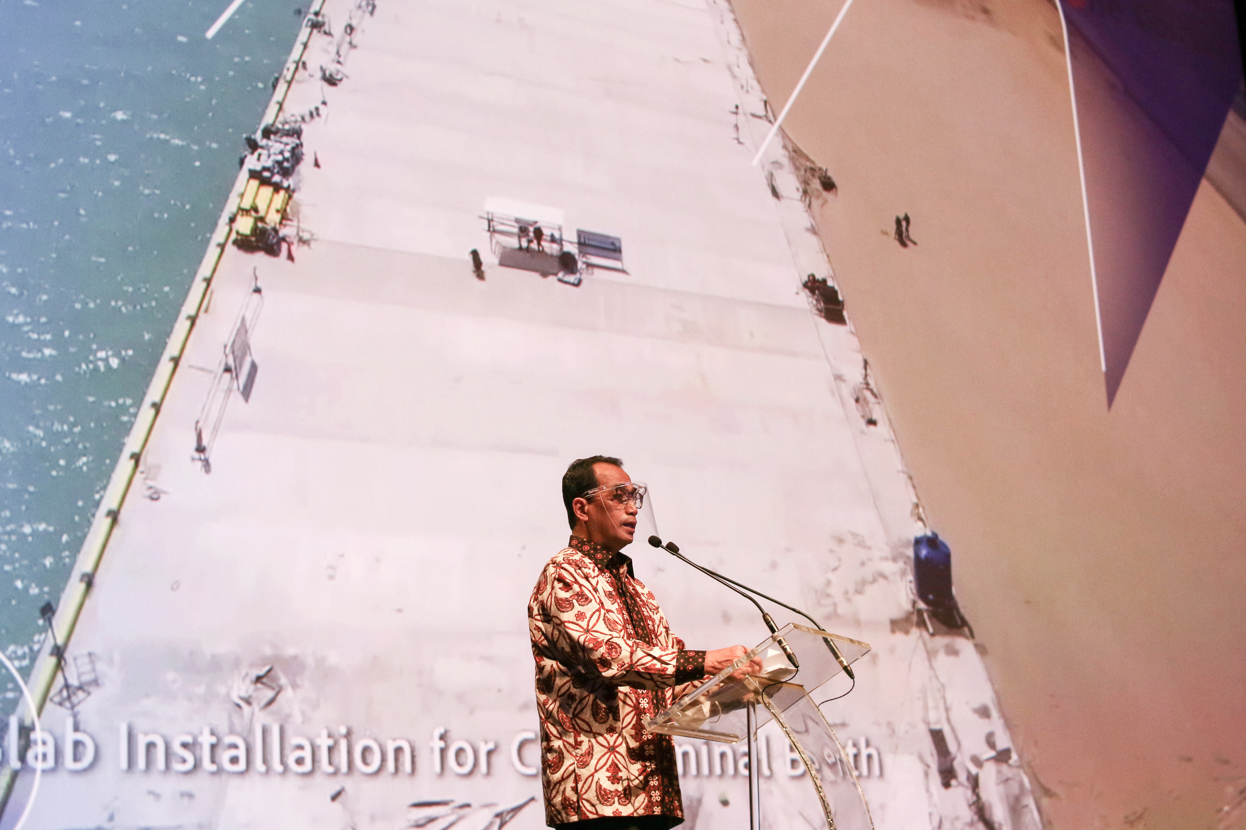 Menhub Budi Karya Sumadi saat memberikan paparan terkait Pelabuhan Patimban.
