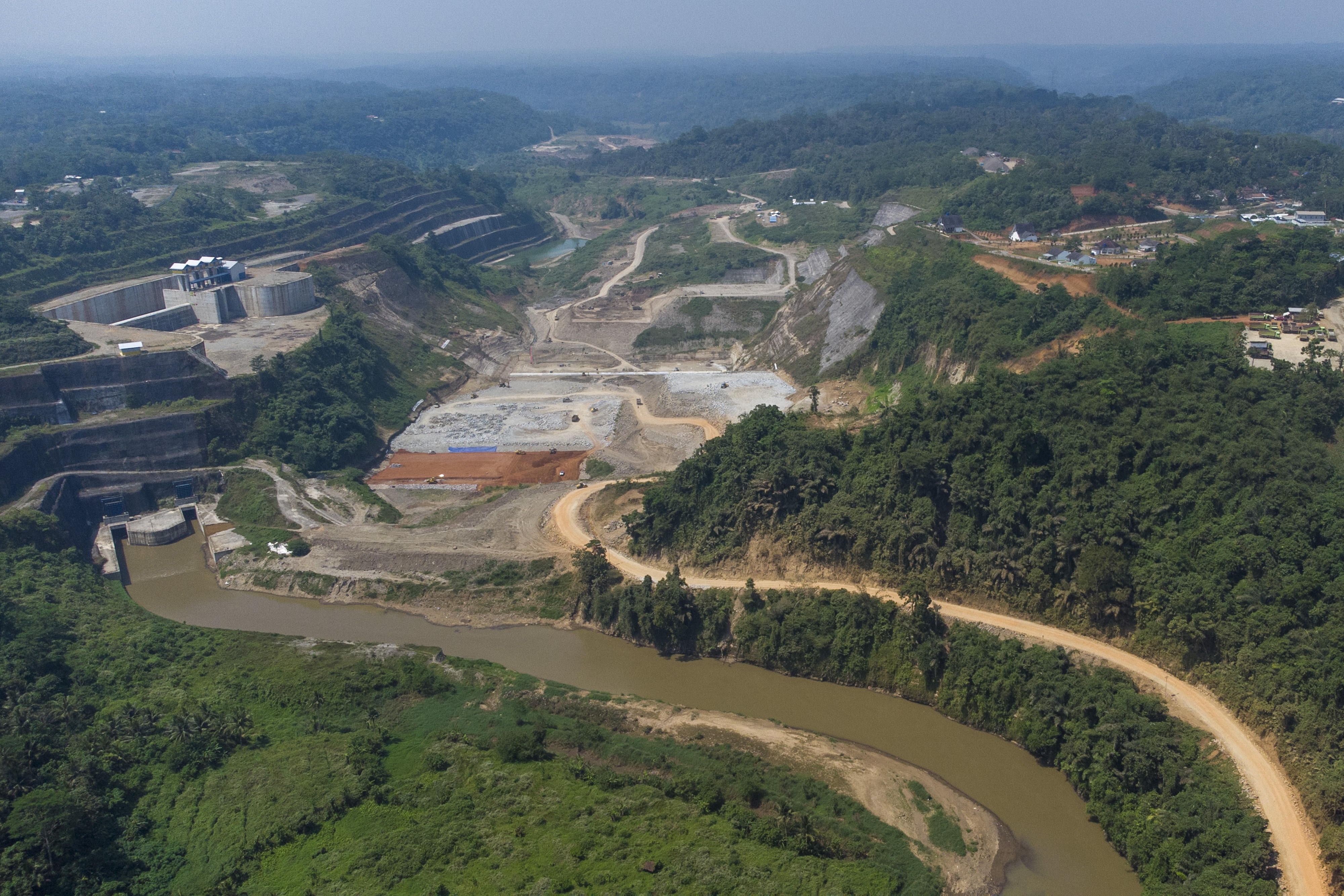 Ilustrasi pembangunan proyek bendungan.