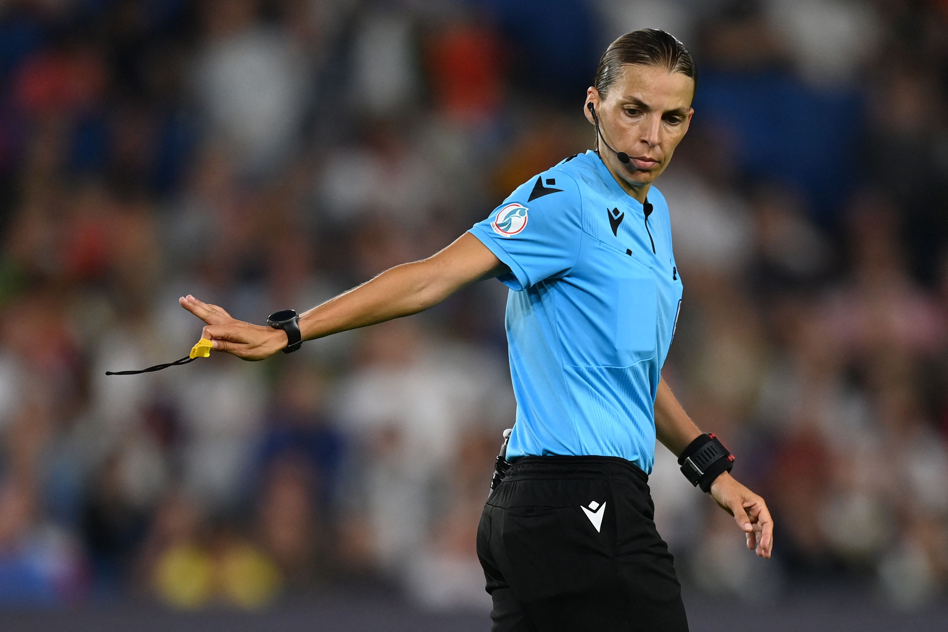Wasit asal Prancis Stephanie Frappart.