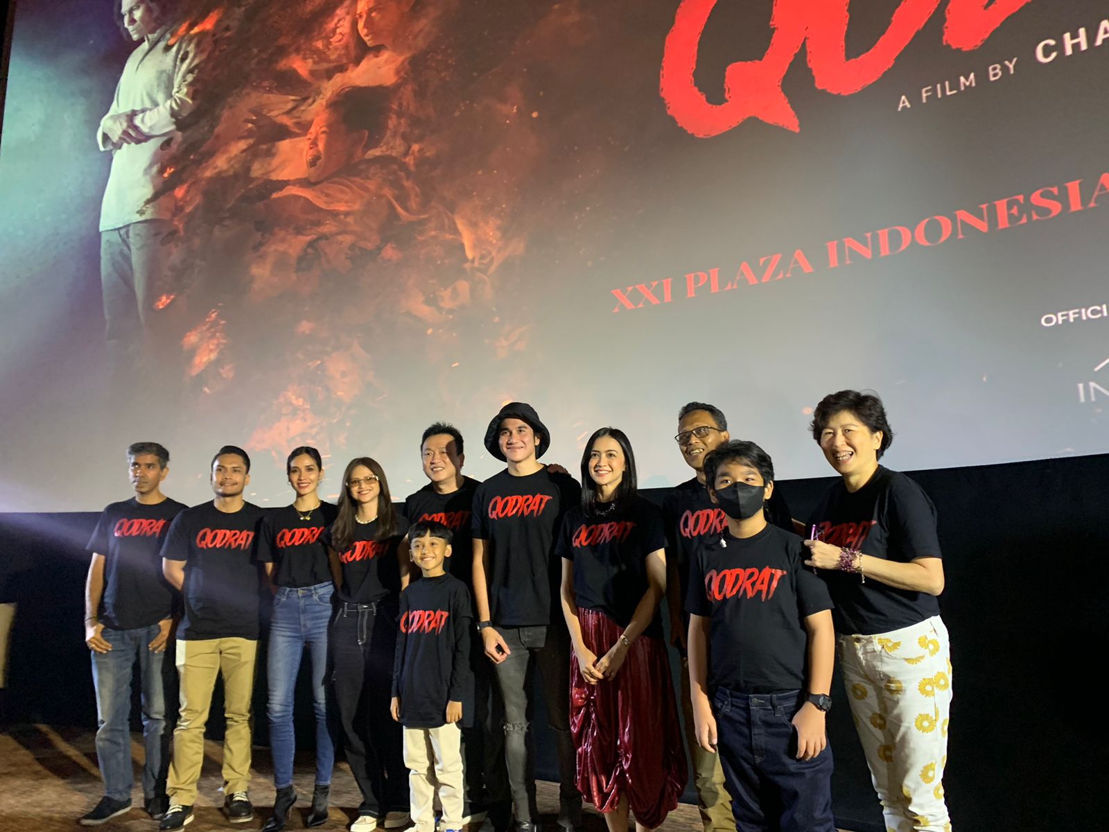 Kru dan pemain dalam konferensi pers perilisan trailer film Qodrat di XXI Plaza Indonesia, Jakarta Pusat, Selasa (27/9).