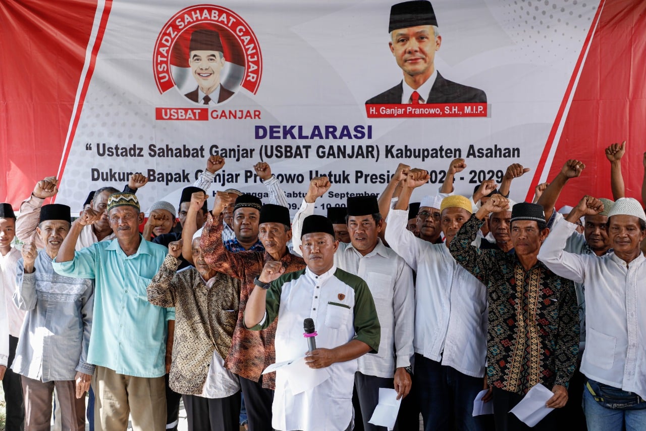 Ratusan ustadz yang tergabung dalam Ustadz Sahabat (Usbat) Ganjar Kabupaten Asahan, Sumut dideklrasikan mendukung Ganjar Pranowo Presiden