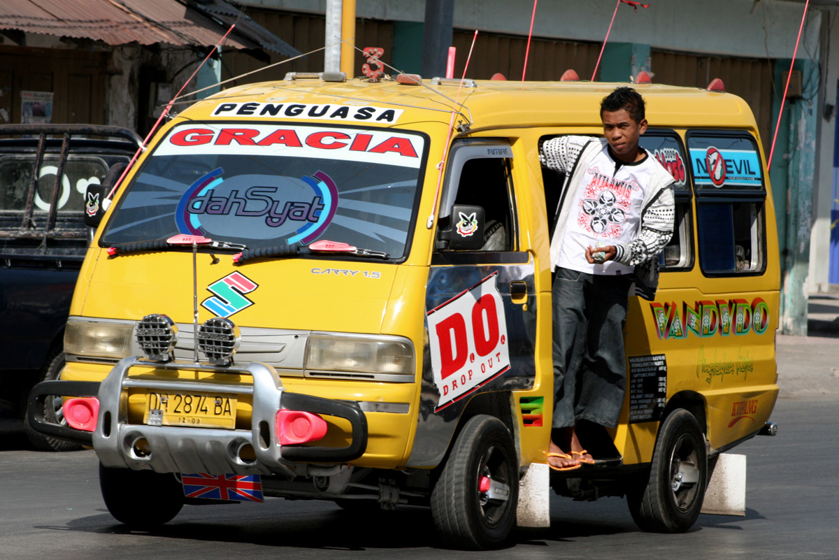 Angkutan umum di Kota Kupang, NTT.