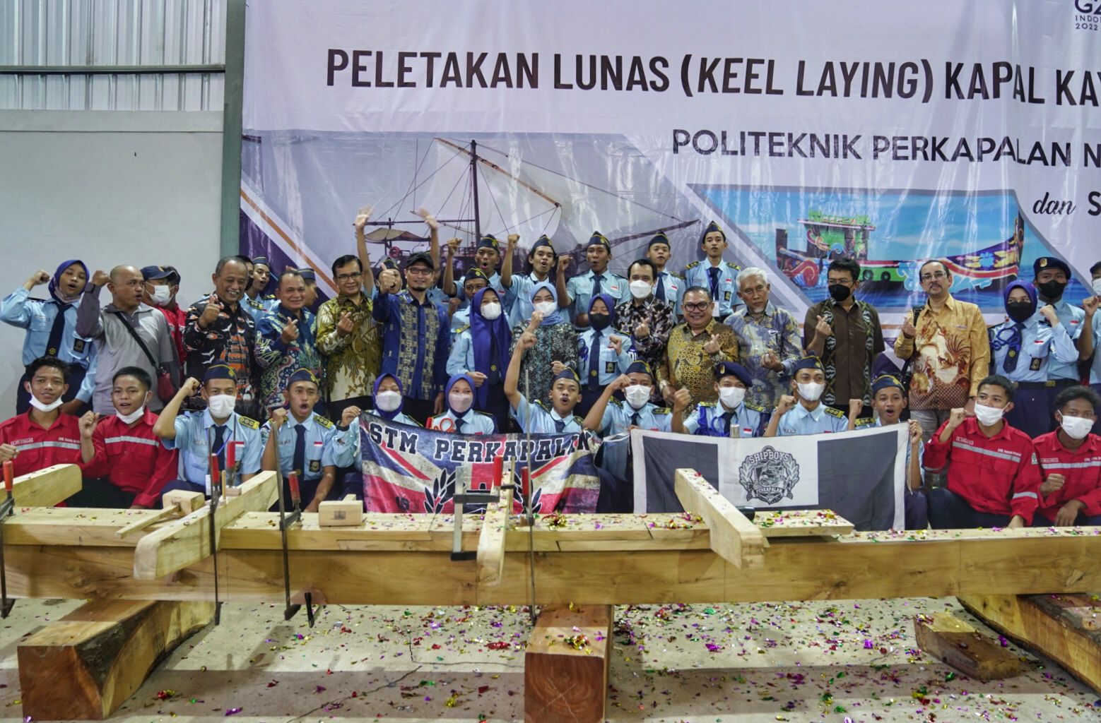 Peletakan Lunas (Keel Laying) Kapal Kayu Pencalang dan Ijon-ijon 