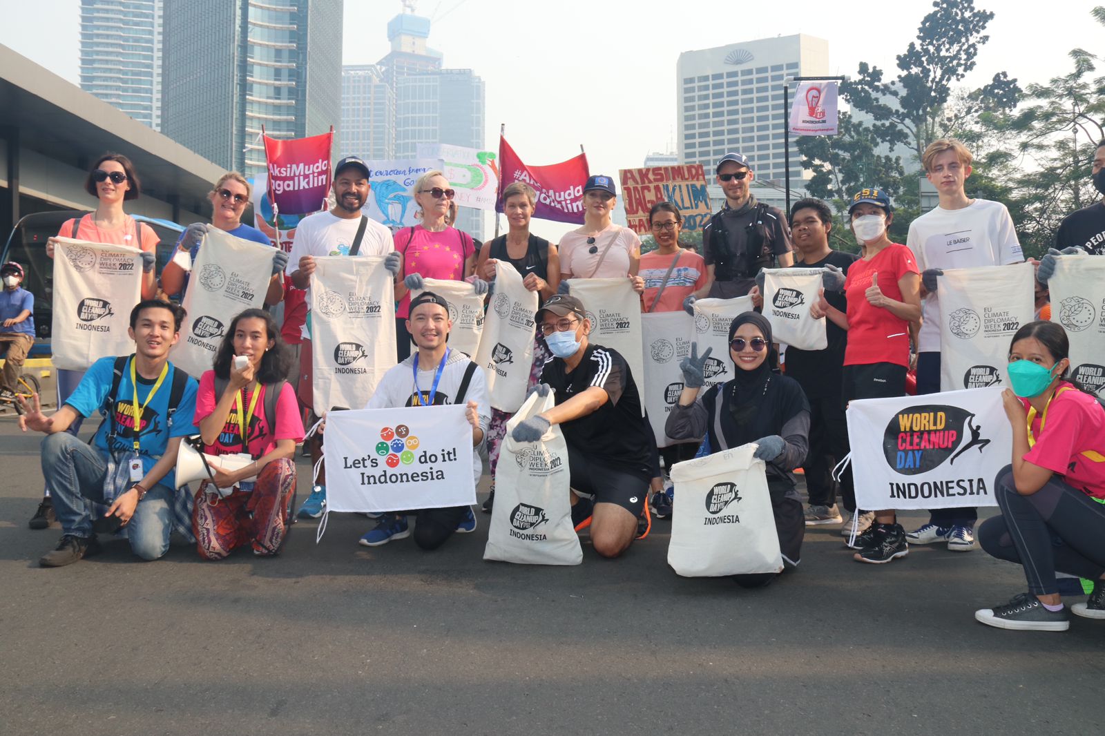 Peringatan World Cleanup Day di area CFD Jakarta