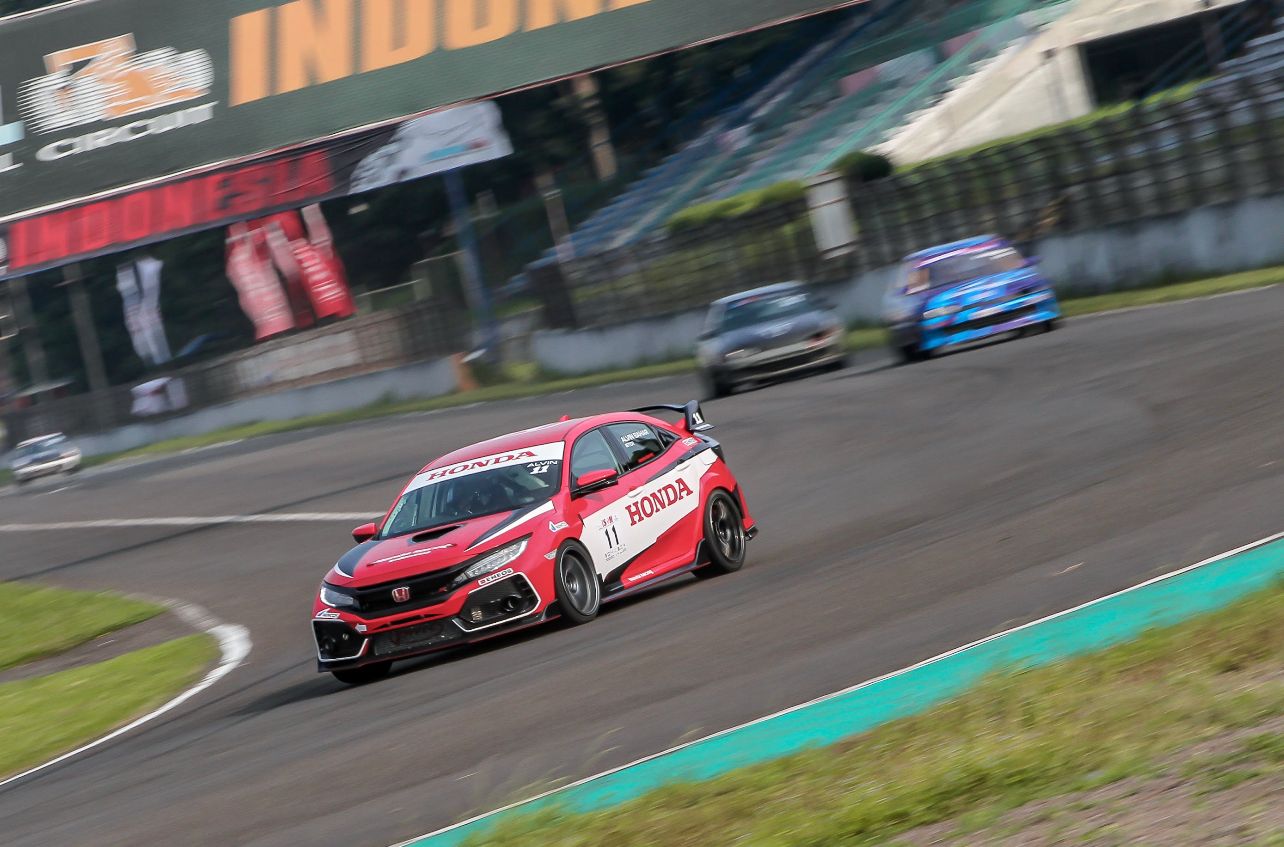 Alvin Bahar saat membalap di kelas ISTCR ISSOM 