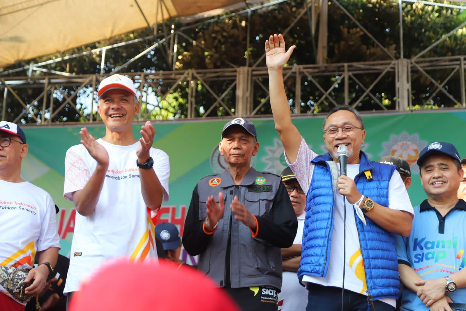 Mendag Zulkifli Hasan menghadiri kegiatan jalan sehat Pra Perhelatan Muktamar Muhammadiyah dan ‘Aisyiyah ke 48, Minggu (11/9).