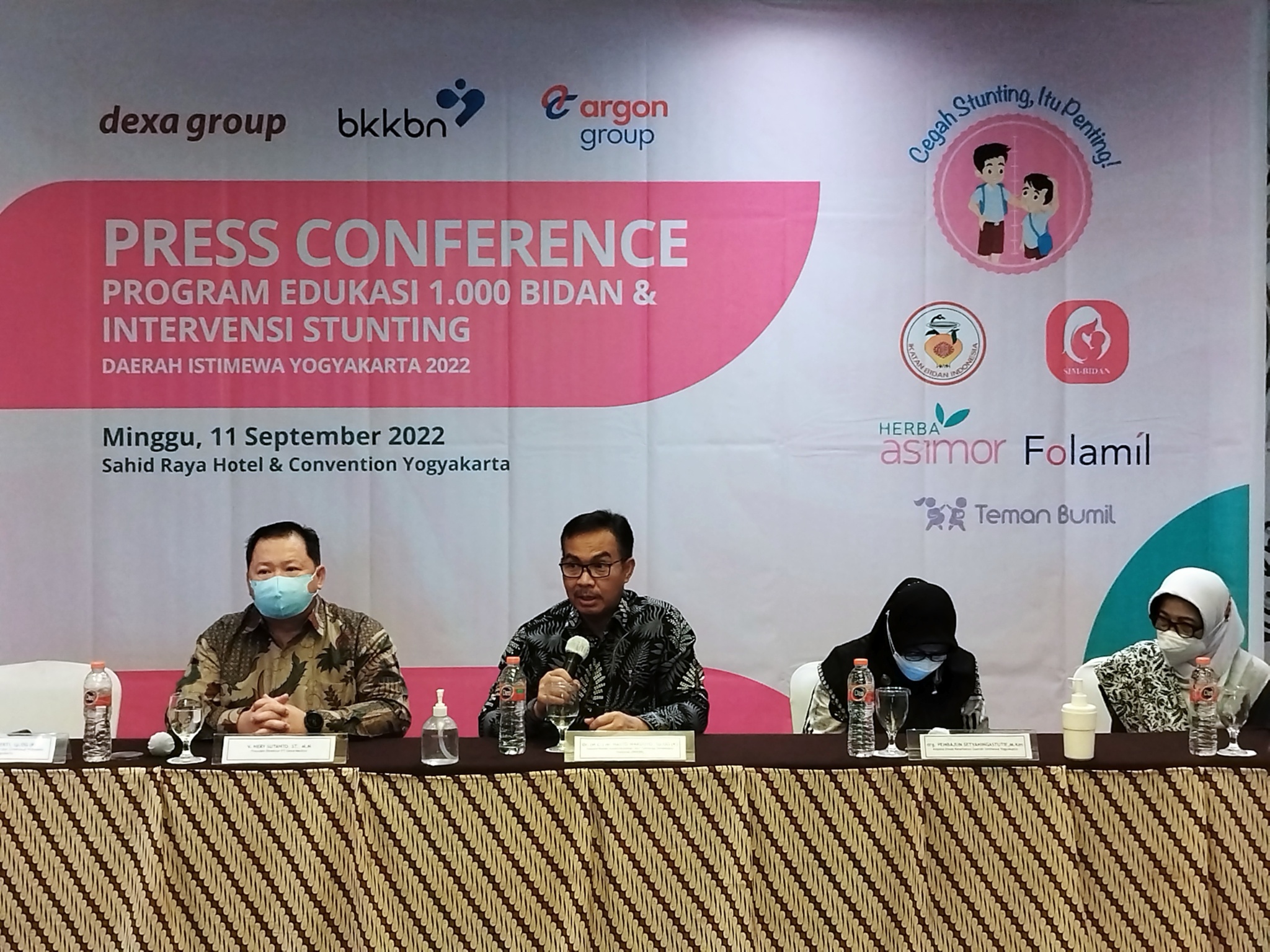 Kepala BKKBN Hasto Wardoyo memberi keterangan pers dalam Program Edukasi 1000 Bidan dan Intervensi Stunting di DIY, Minggu (11/9/2022)
