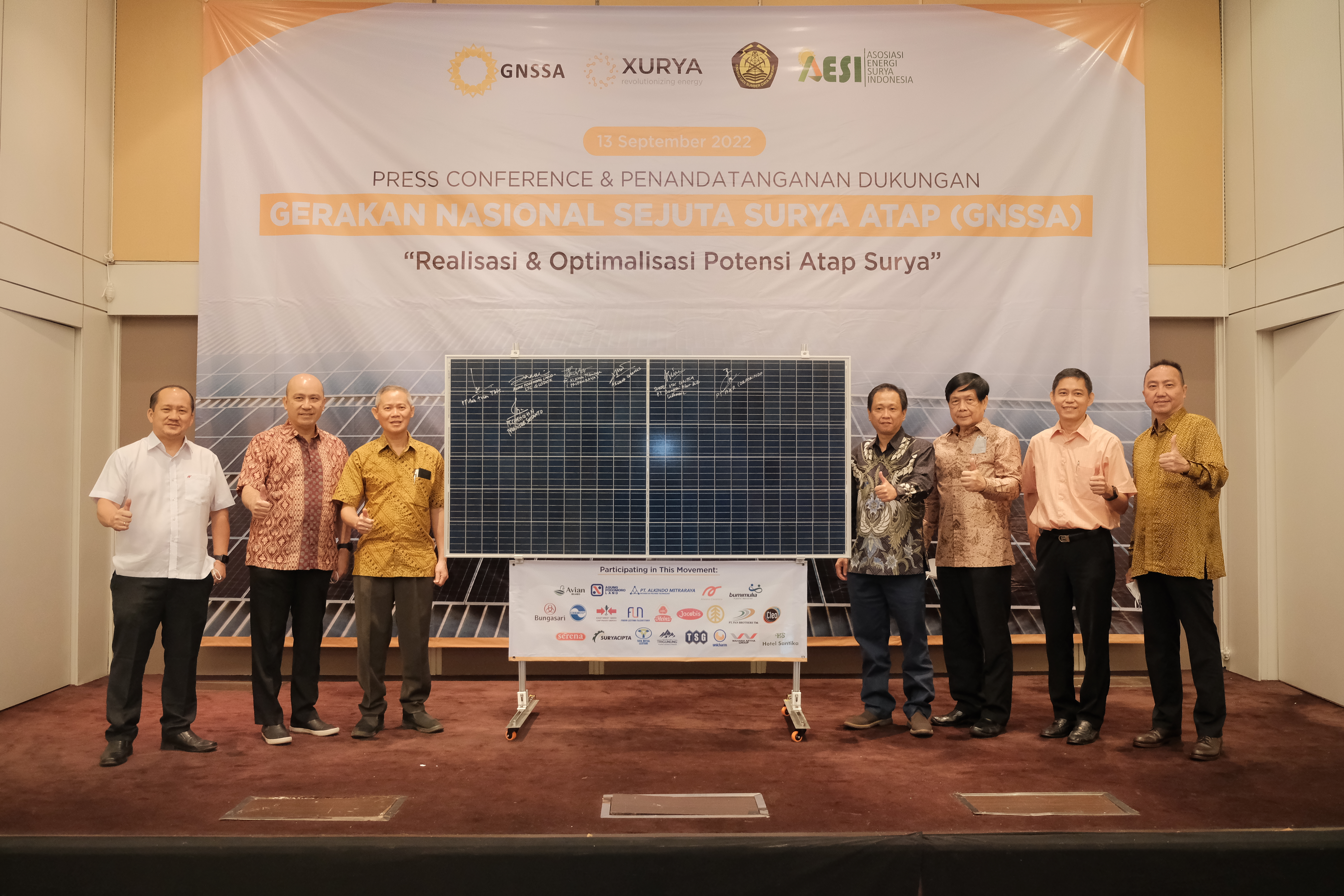 Konferensi pers dan penandatanganan dukungan 'Gerakan Nasional Sejuta Surya Atap' (GNSSA) di Jakarta.