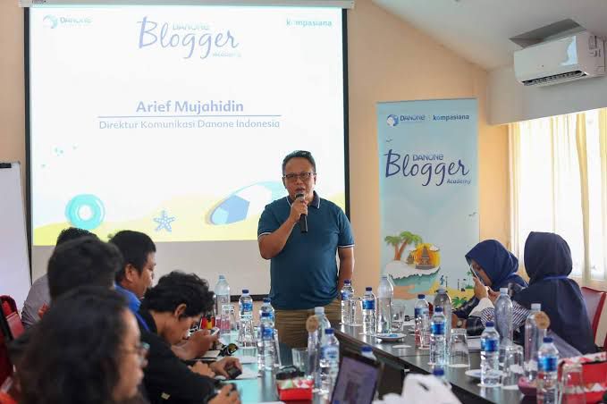 Program Danone Community Engagement Day 2022 mengajak para kreator konten untuk lebih peduli lingkungan.