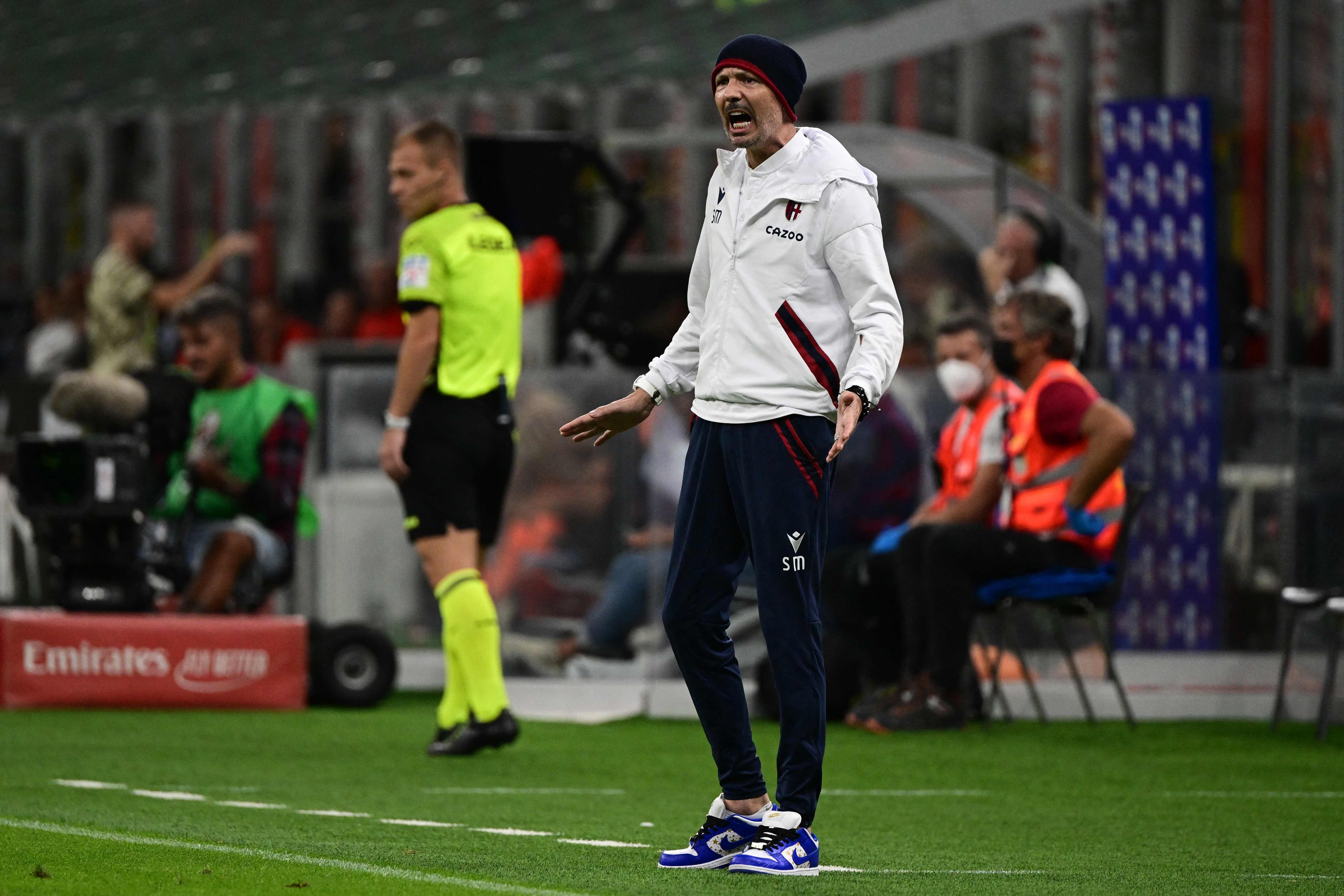 Pelatih Boligna Sinisa Mihajlovic