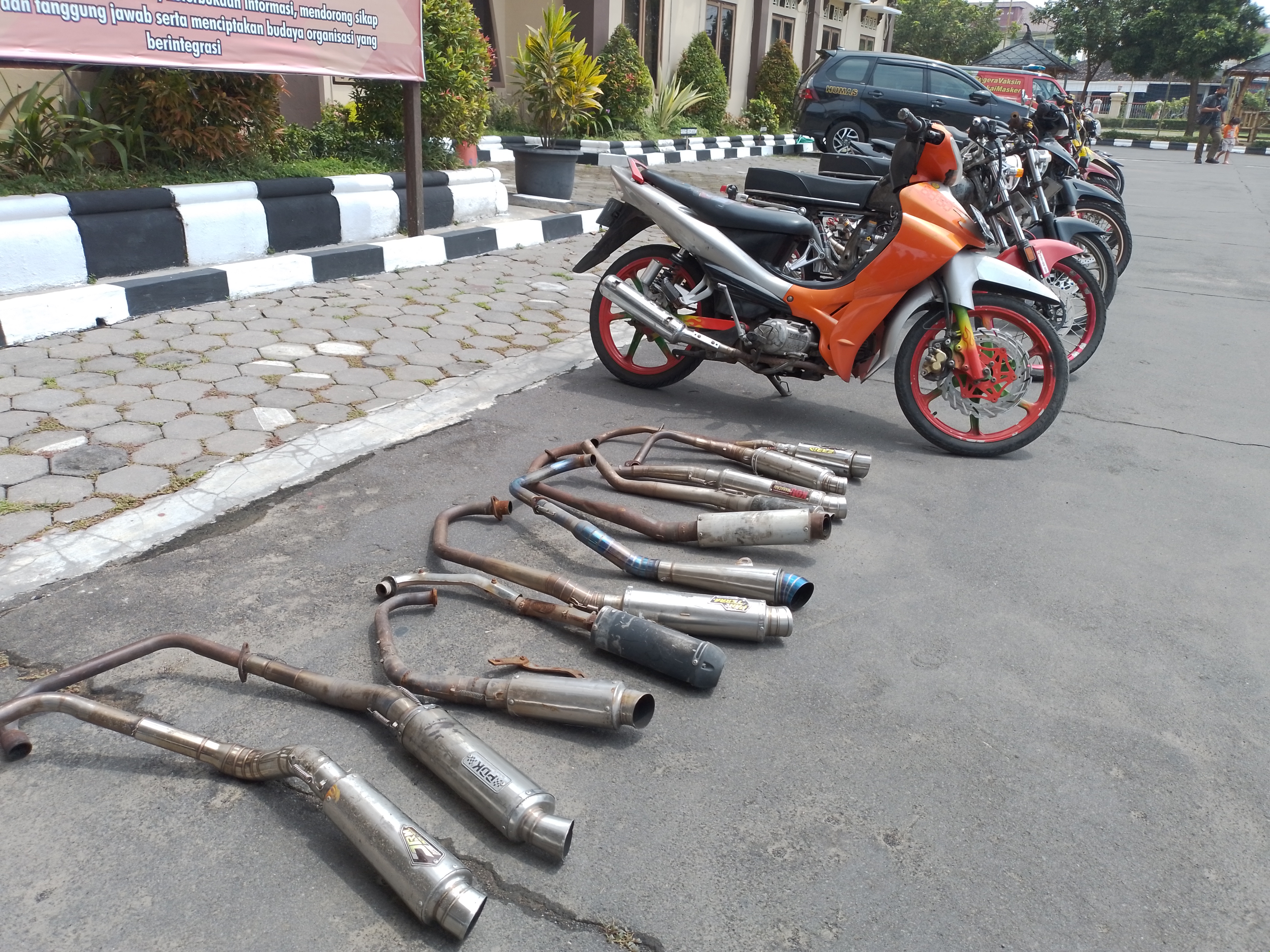 Polres Klaten menyita sejumlah sepeda motor dengan knalpot yang menimbulkan suara bising