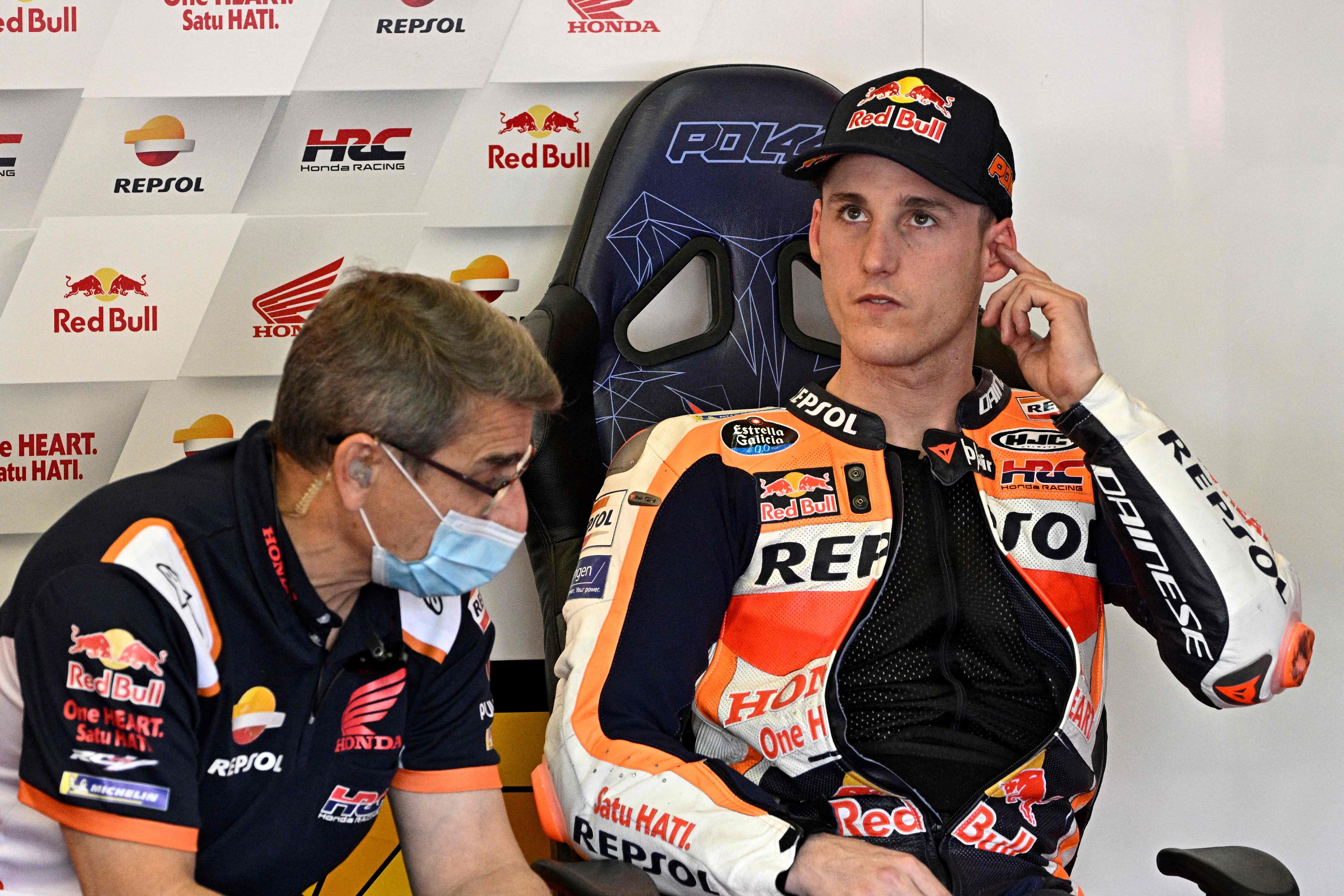 Pembalap Moto-GP Pol Espargaro (kanan)