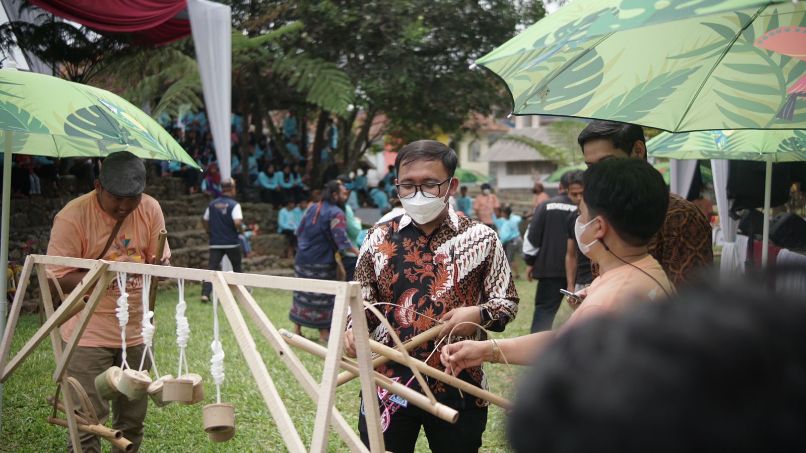 Permainan dan olahraga tradisional di Kampung Berseri Astra, Desa Cibuluh, Subang, Jawa Barat