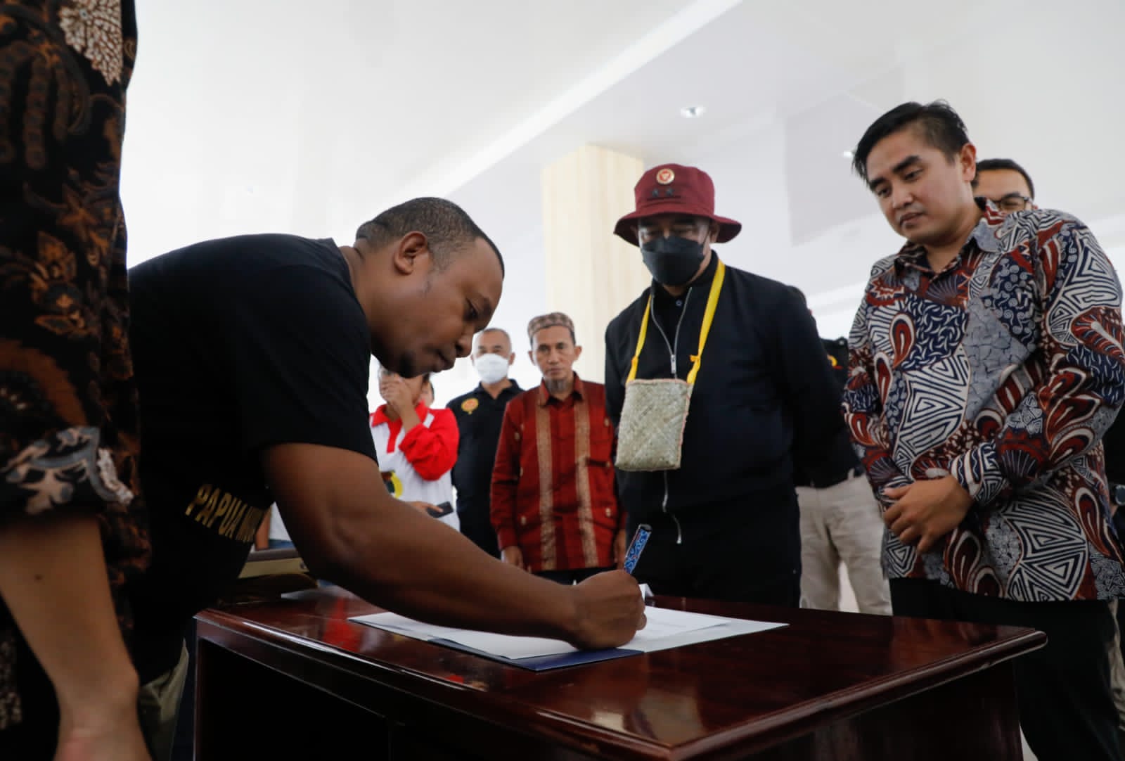 Peresmian sekretariat Papua Muda Inspiratif  di Gedung Politeknik Negeri Fakfak, Selasa (27/9/2022)
