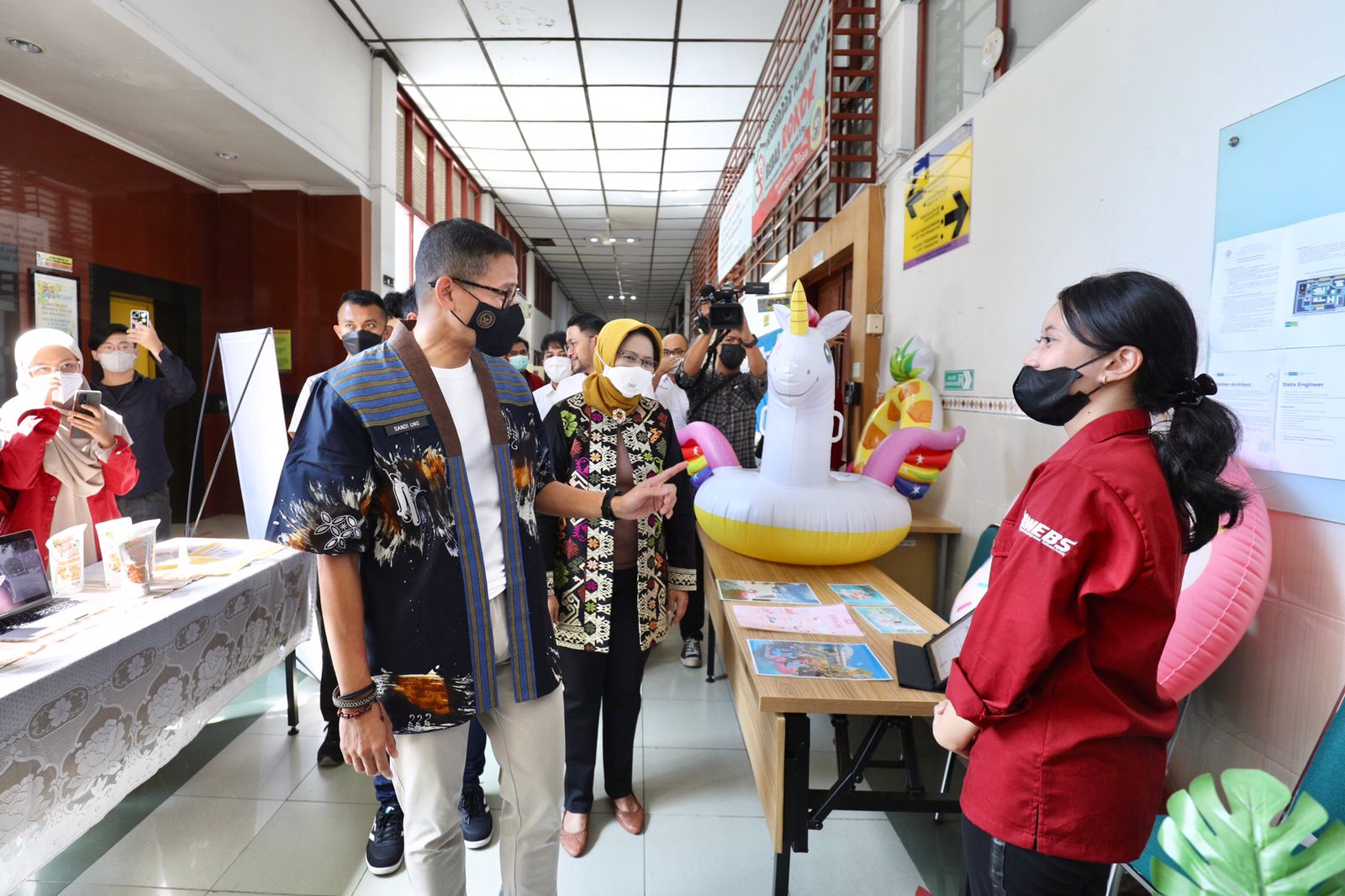 Menparekraf Sandiaga Uno mengisi pelatihan digital marketing dan branding usaha di Universitas Airlangga (Unair), Jumat (2/9/2022)