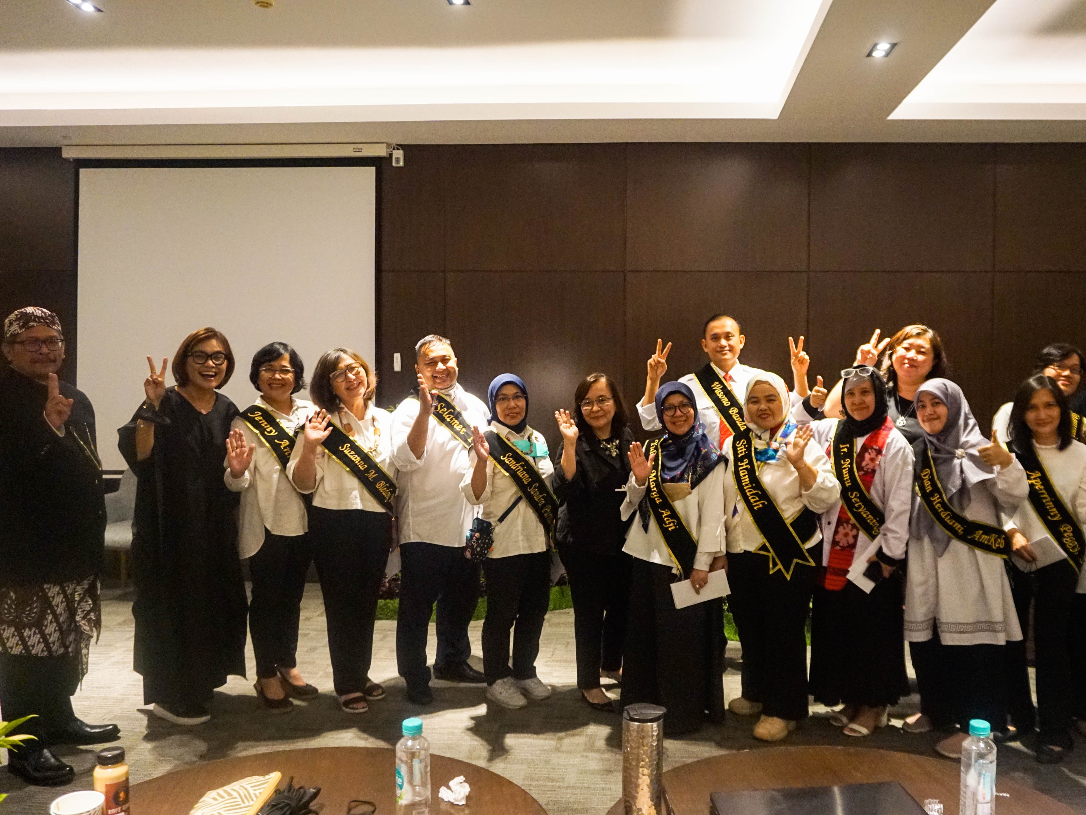 Program pelatihan dan pendampingan usaha bagi pelaku UMKM binaan yang dikelola melalui Small, Medium, Large (SML) UMKM Centre.