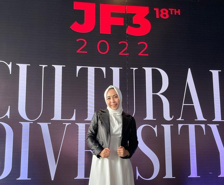 Desainer muda Dina Mulia Spphieyadi