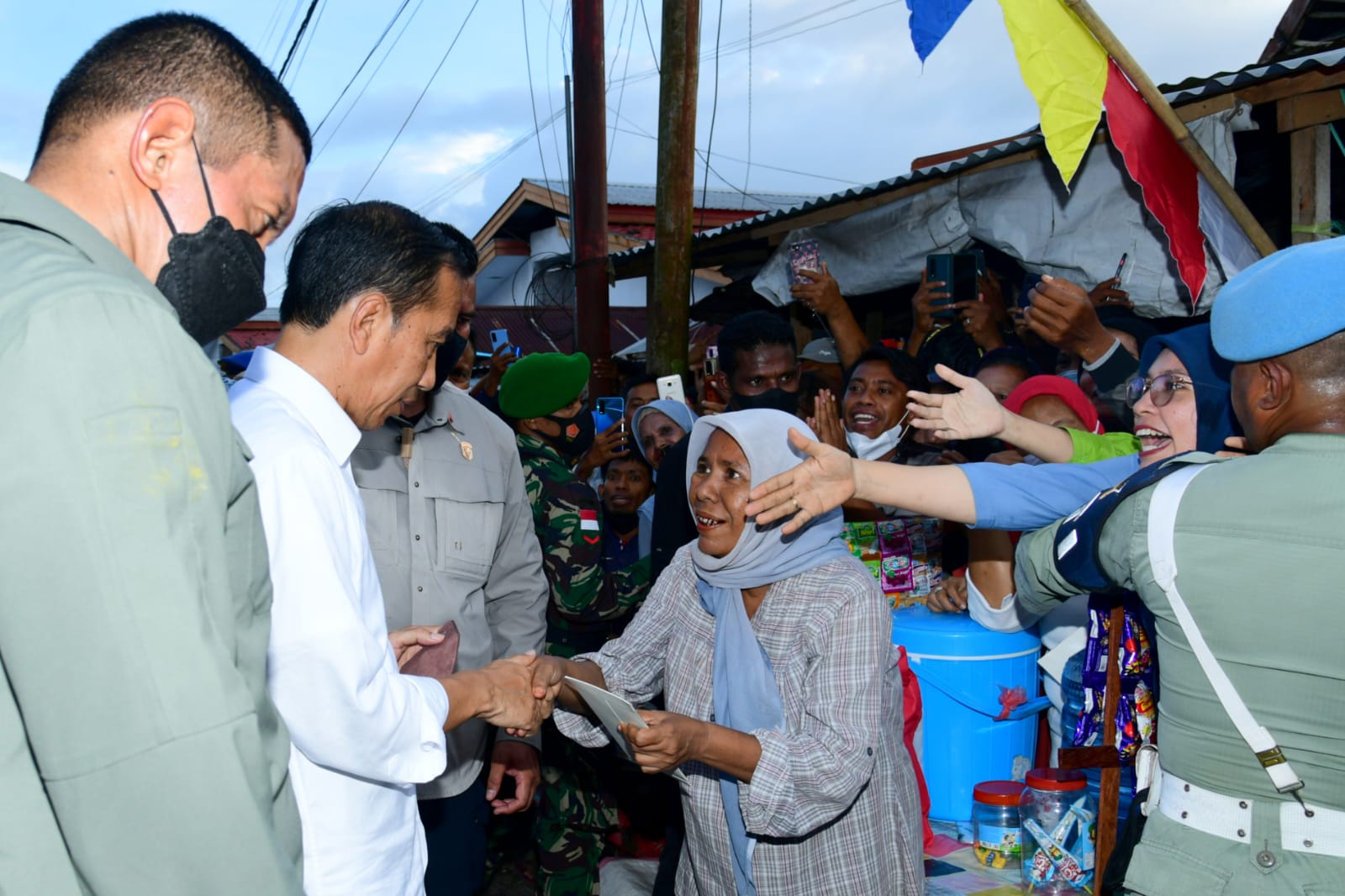 Aktivitas hari kedua Presiden Joko Widodo saat melakukan kunjungan kerja ke Maluku, Kamis (15/9).