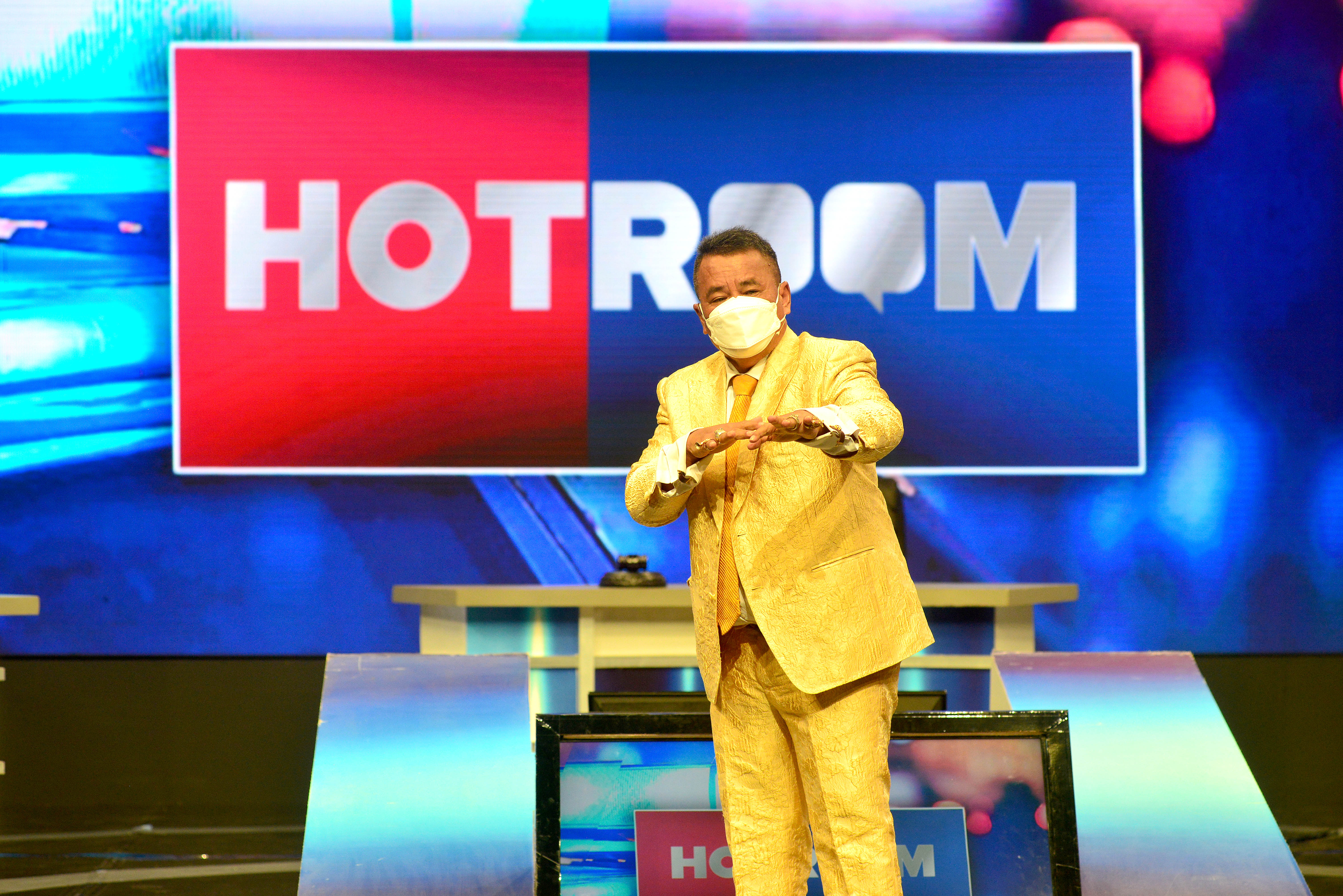 Pengacara Hotman Paris Hutapea saat memandu program acara Hotroom di Metro TV.