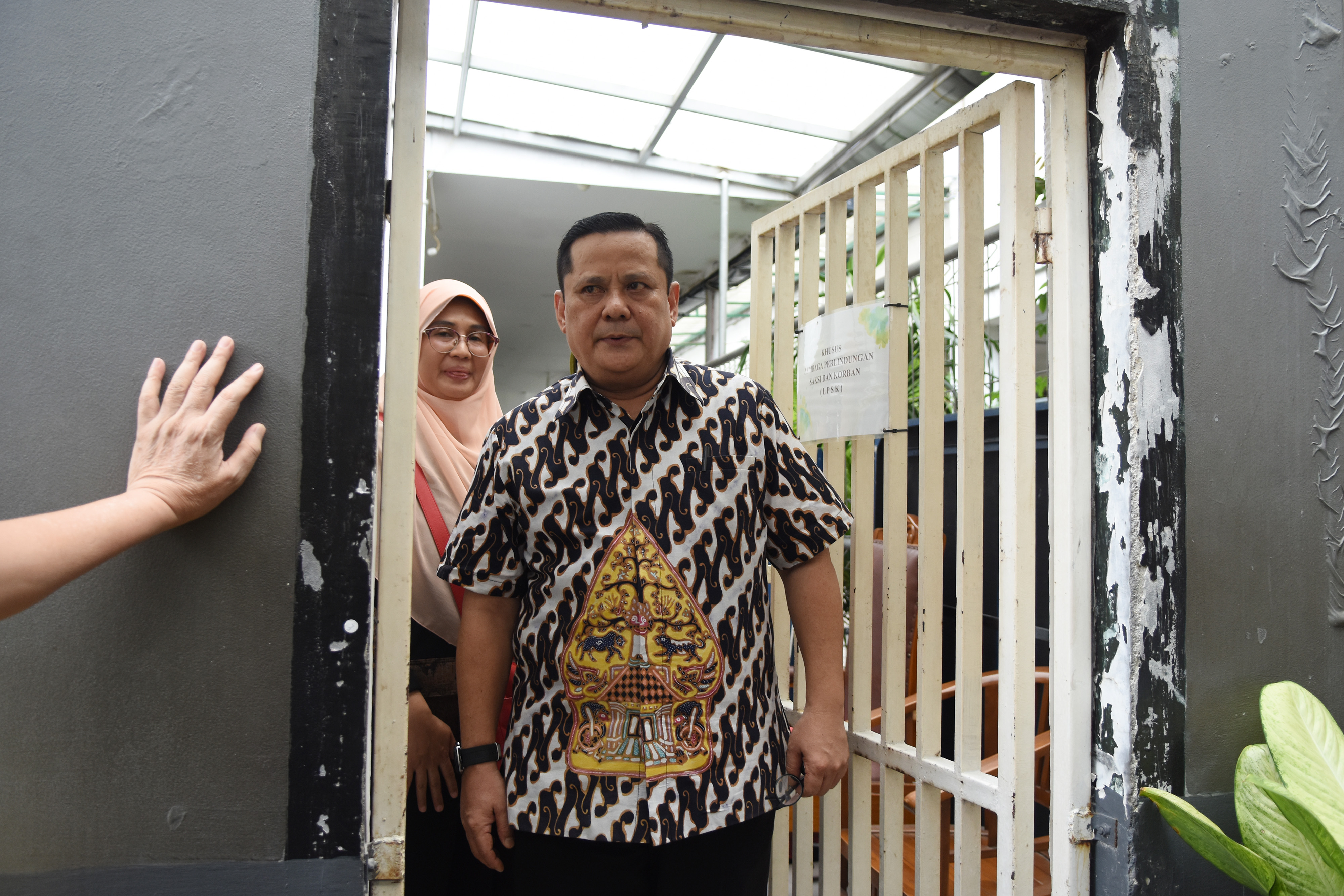 Terdakwa mantan Kadiv Hubungan Internasional (Hubinter) Polri Irjen Pol Napoleon Bonaparte (kanan).