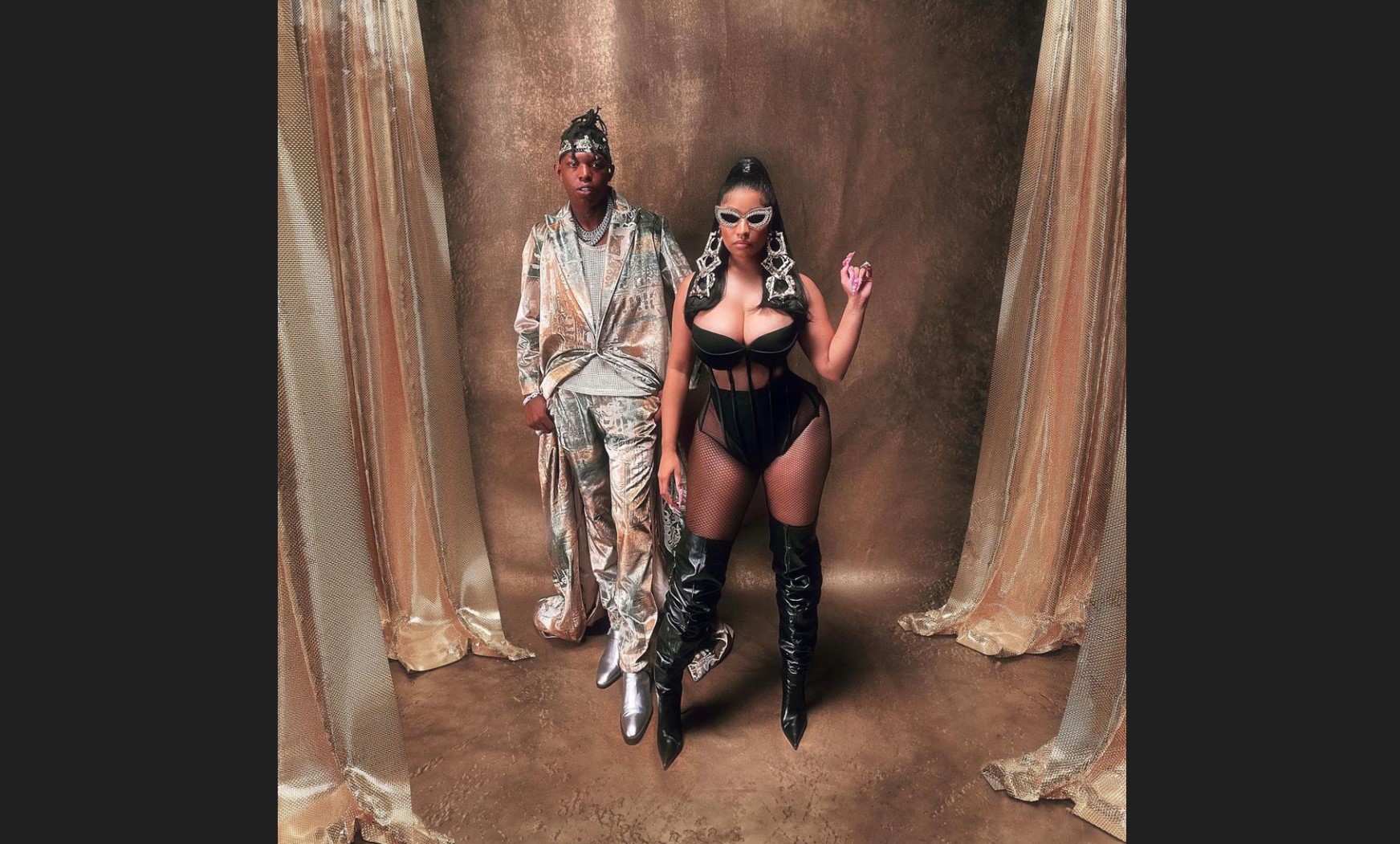 BLEU (kiri) dan Nicki Minaj