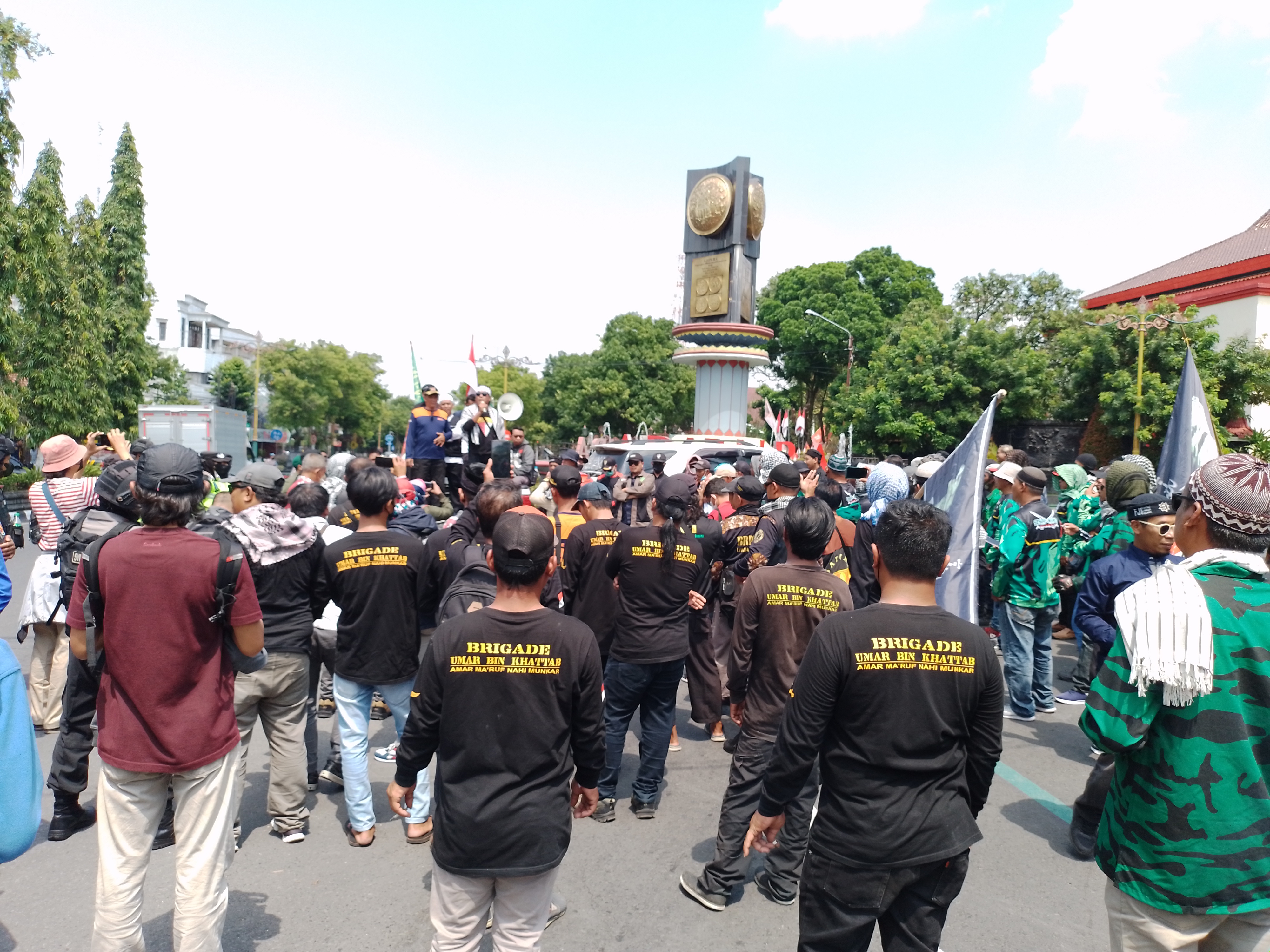 Unjuk rasa yang digelar  Aliansi Laskar Islam Klaten menolak penaikan harga BBM