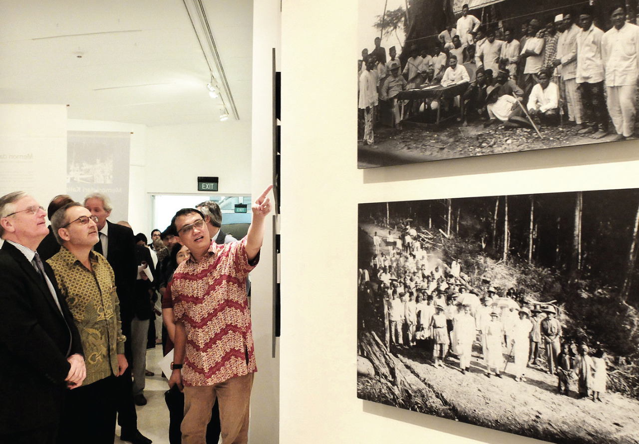 Pakar penjelajahan dan penelitian gua, Dr. Pindi Setiawan Msi. (kanan).