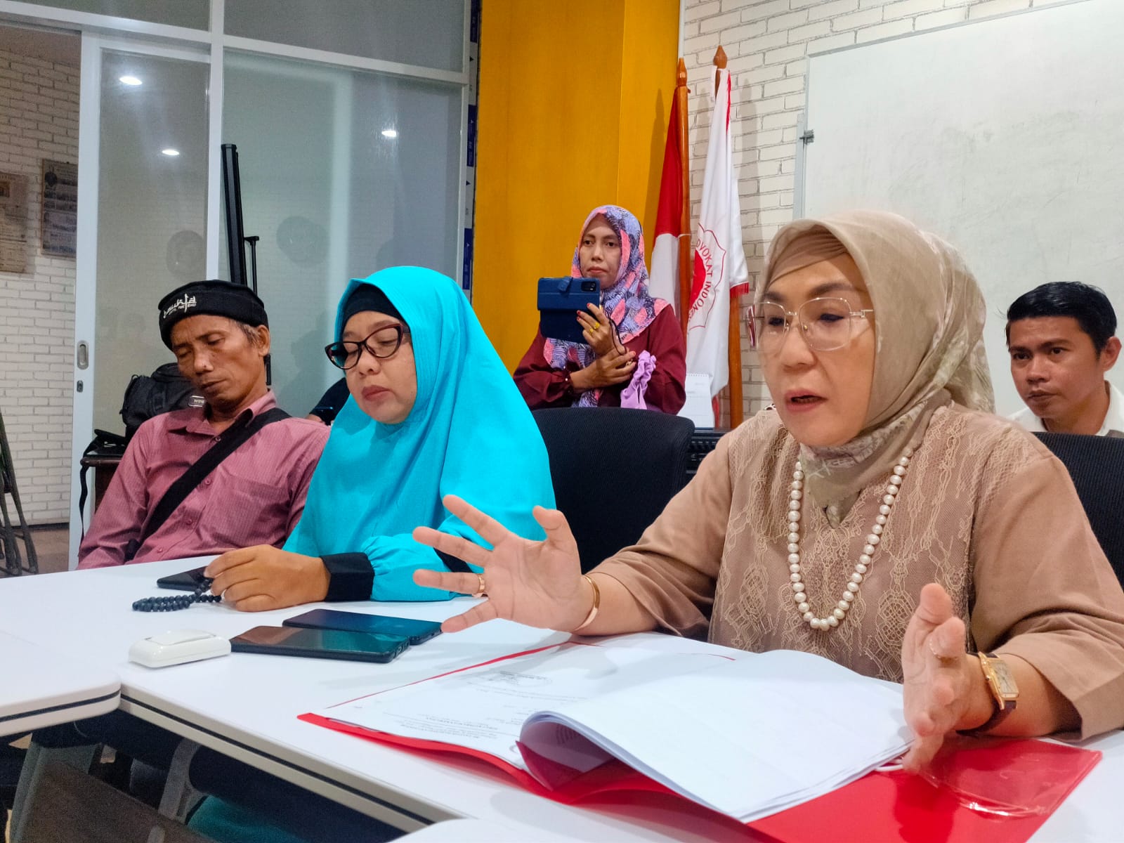 Keluarga Santri Ponpes Gontor yang Meninggal Dunia Akibat dugaan penganiayaan.