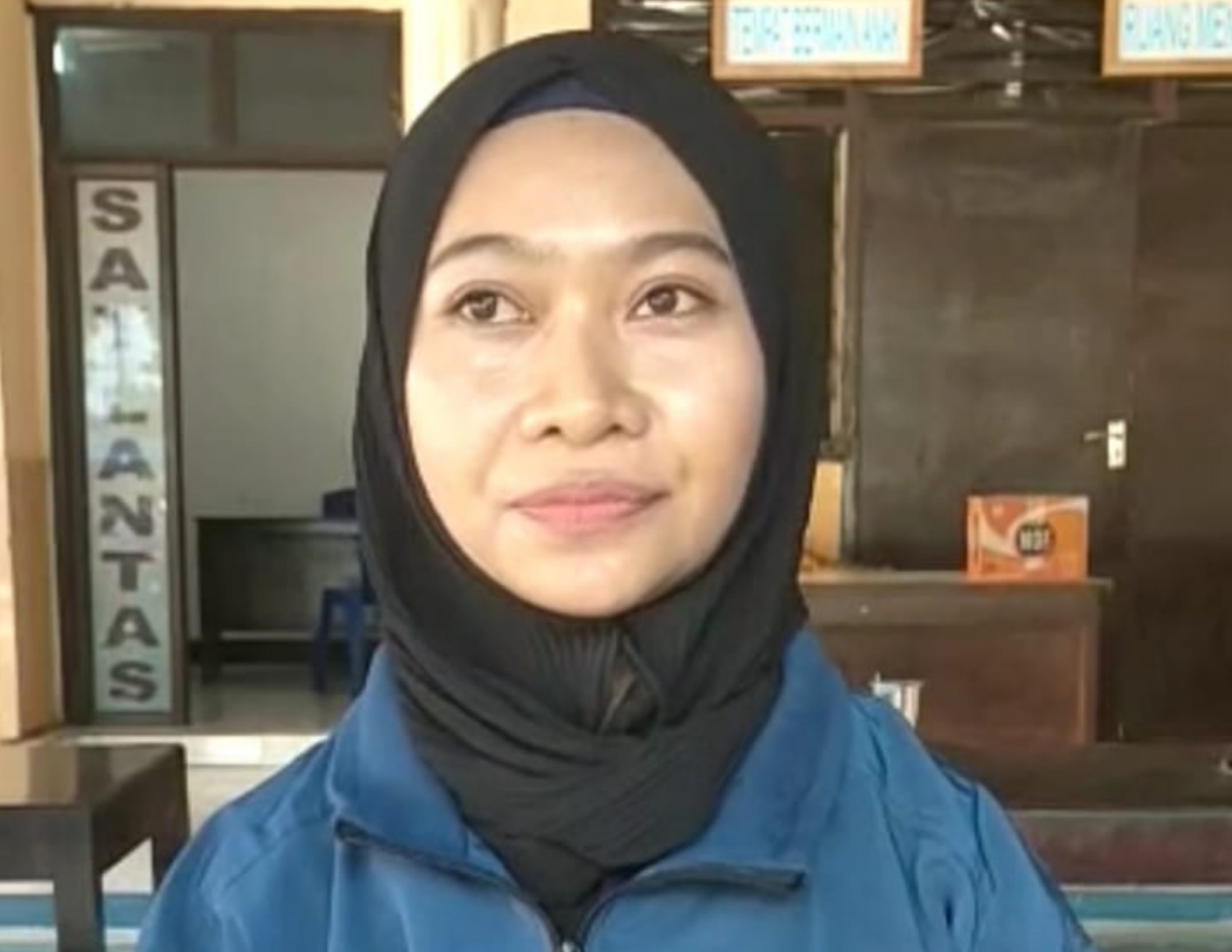 Sumiarti Masry warga Wuring, Kelurahan Wolomarang, Kecamatan Alok, Kabupaten Sikka, NTT diamankan di Polres Sikka karena komentarnya di FB.
