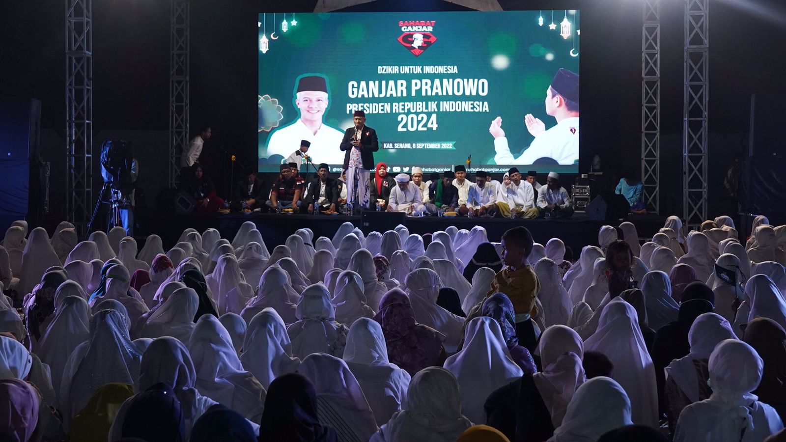 Doa bersama di Pondok Pesantren Nurudz Dzikri Mukaromah, Banten yang diadakan Sahabat Ganjar.