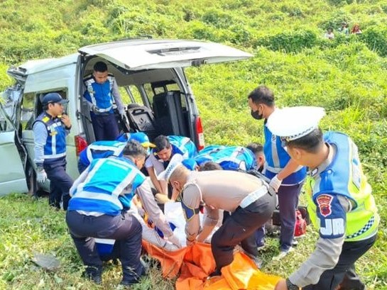 Kecelakaan di  di Jalan Tol Trans Jawa ruas Semarang-Batang, Jawa Tengah.
