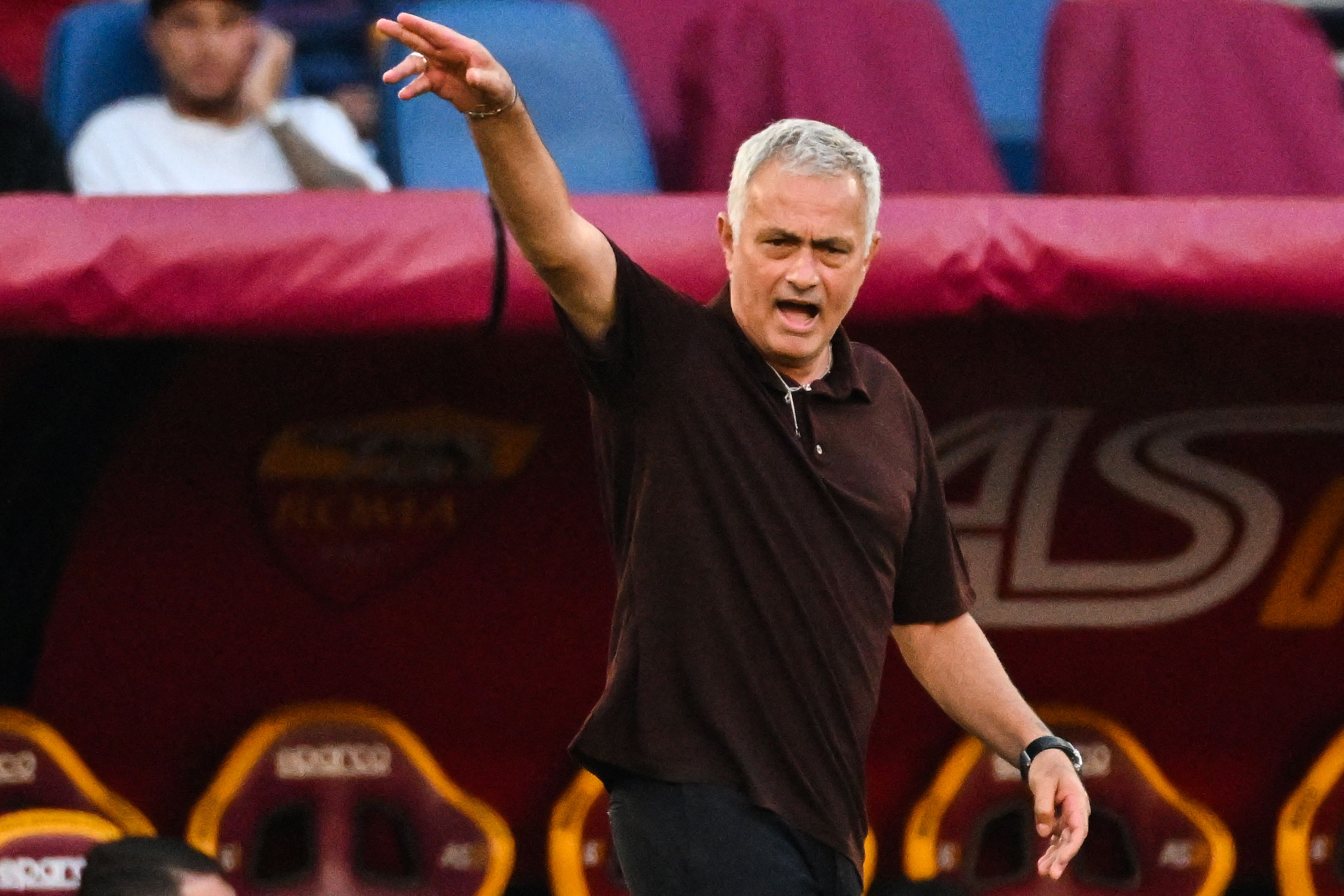 Mourinho Minta Pemain AS Roma Jangan Sungkan Lakukan Diving 