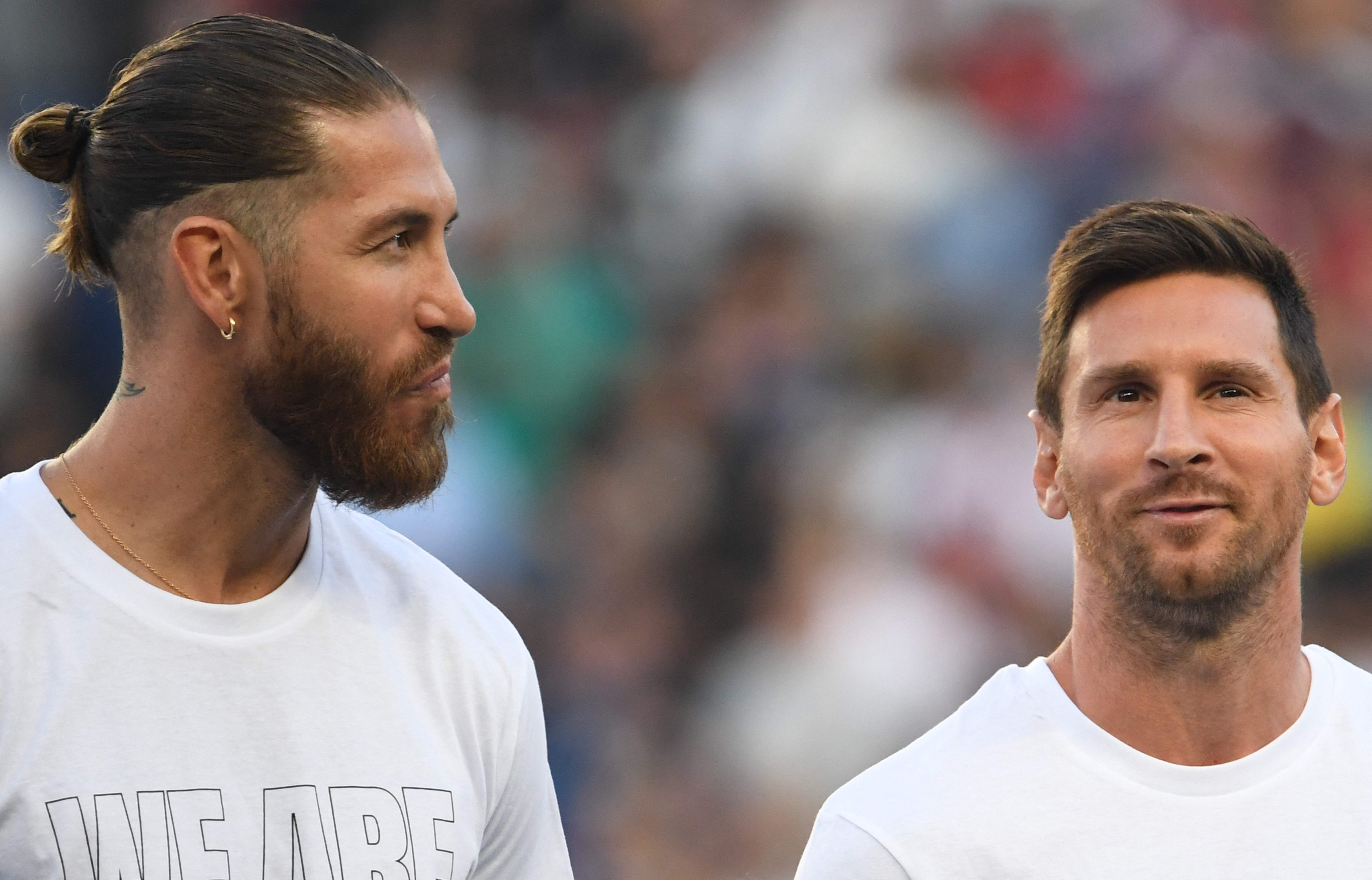 Sergio Ramos (kiri) bersama Lionel Messi