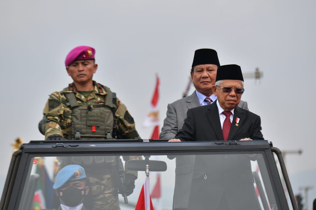 Menhan Prabowo Subianto (belakang) bersama Wapres Ma'ruf Amin (kanan depan)
