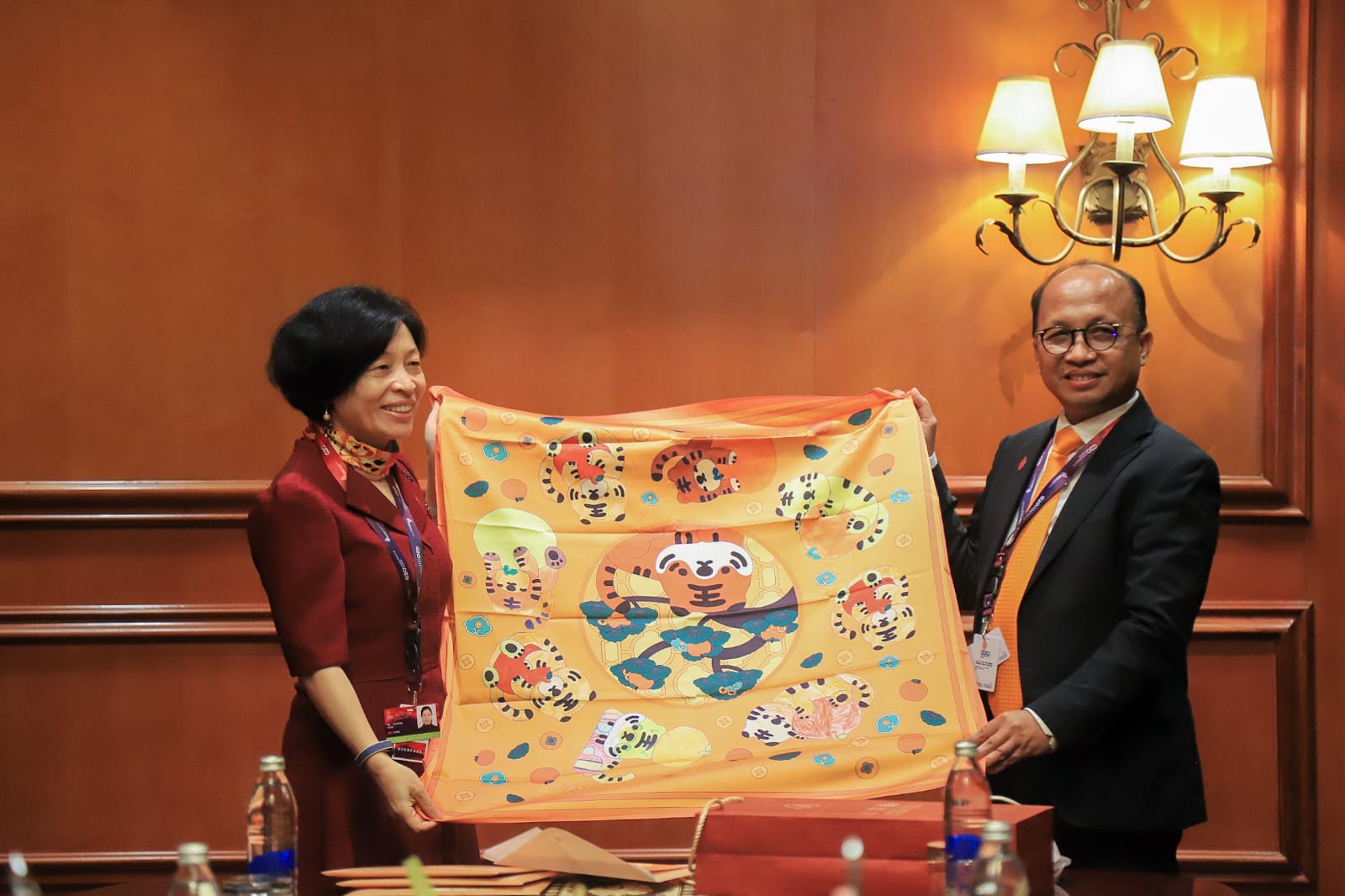 Sekjen Kemnaker Anwar Sanusi (kanan)