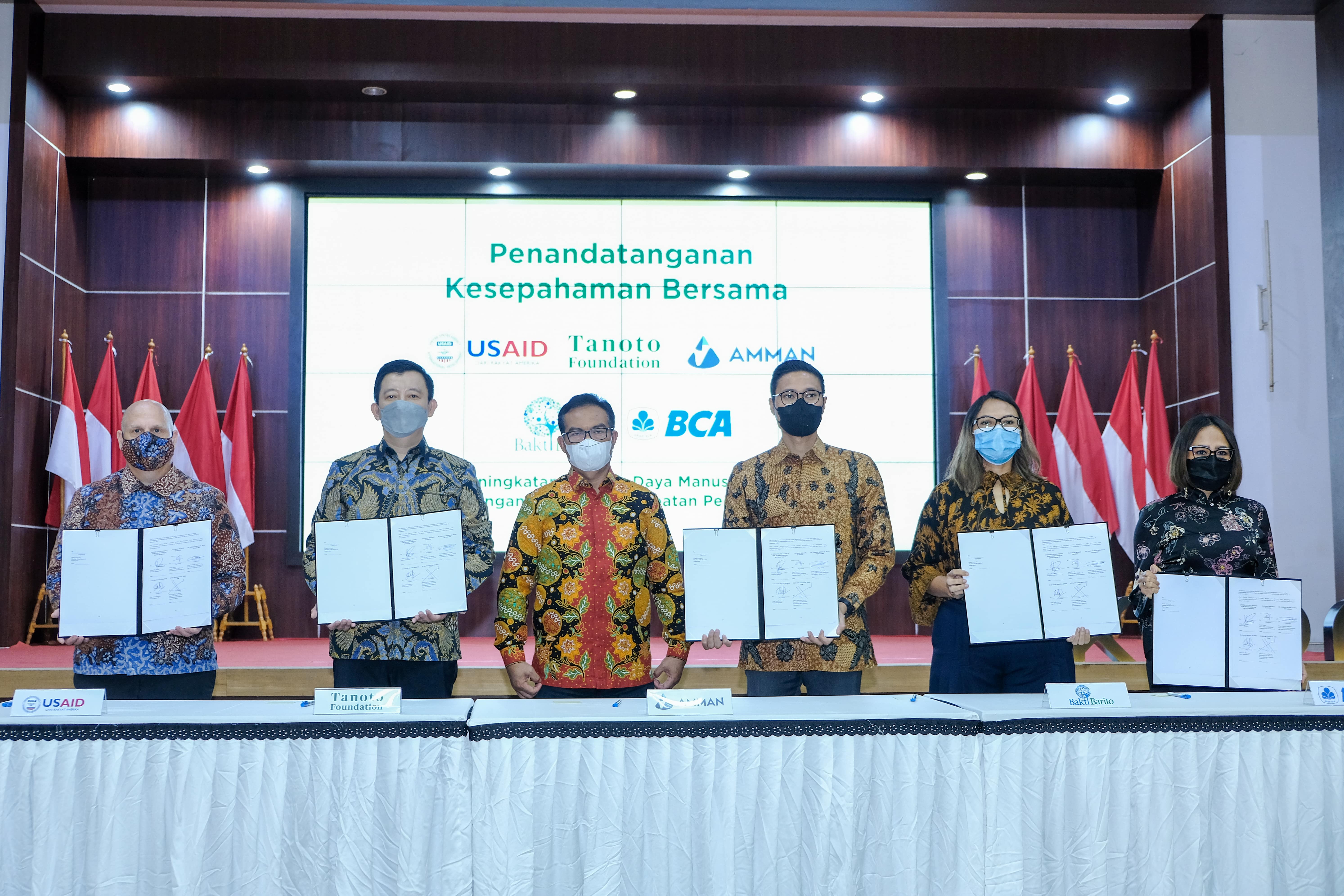 Penandatanganan MoU upaya percepatan penurunan stunting nasional melalui implementasi program gizi terintegrasi. 