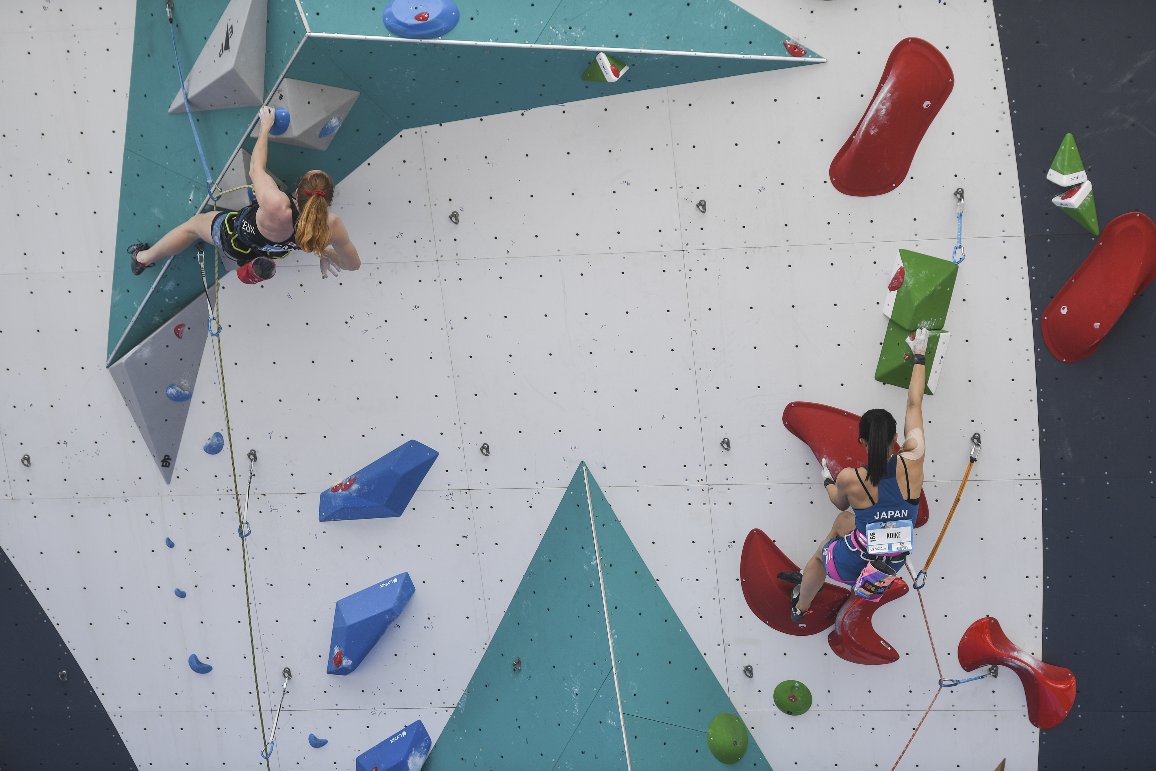 Aksi atlet dunia di Kejuaraan Dunia Panjat Tebing di Jakarta.