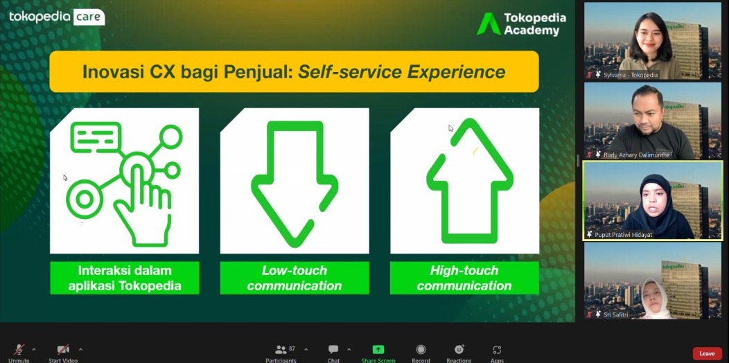 Tangkapan layar CX FIRST SUMMIT 2022 bertajuk Praktik Terbaik Pengalaman Pelanggan Padukan Sentuhan Manusia dan Teknologi.