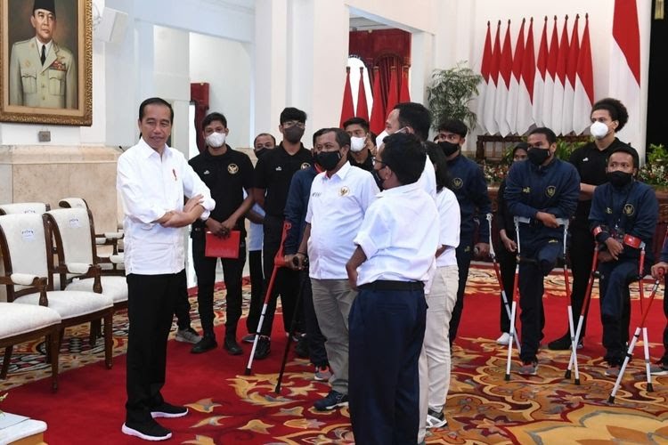 Presiden Jokowi Widodo ketika menerima Timnas Amputasi