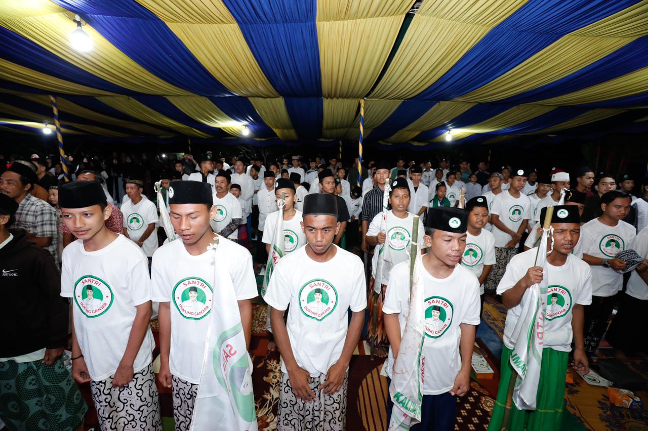 Program Ekonomi Pesantren (Ekotren) yang digulirkan Gubernur Jateng Ganjar Pranowo sejak 2018 mendapat atensi dari santri di Sangau, Kalbar.