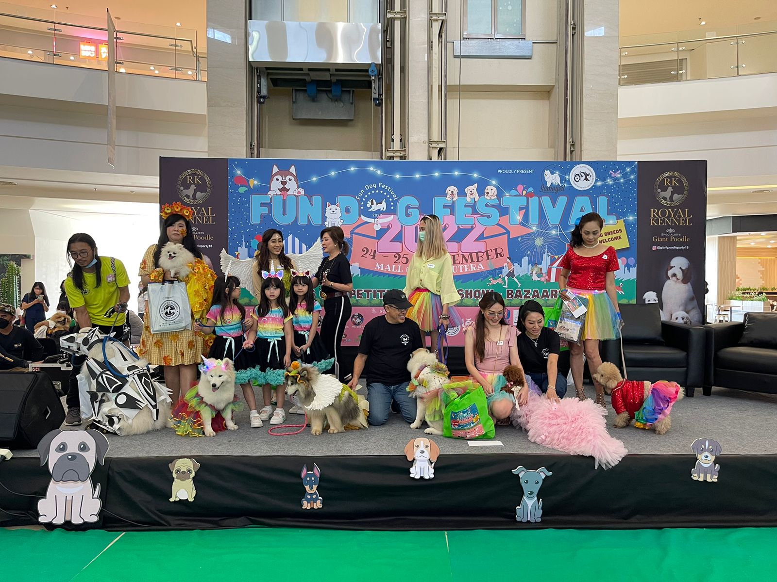 Pemenang ajang Fashion Show di Fun Dog Festival 2002 The Jakarta Dog Show