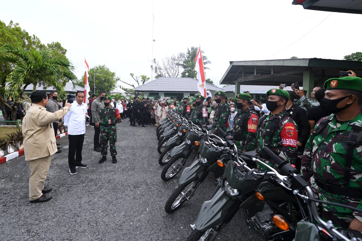 Penyerahan 40 unit kendaraan bermotor dari Menteri Pertahanan Prabowo Subianto kepada Komando Distrik Militer (Kodim) 1503/Tual.