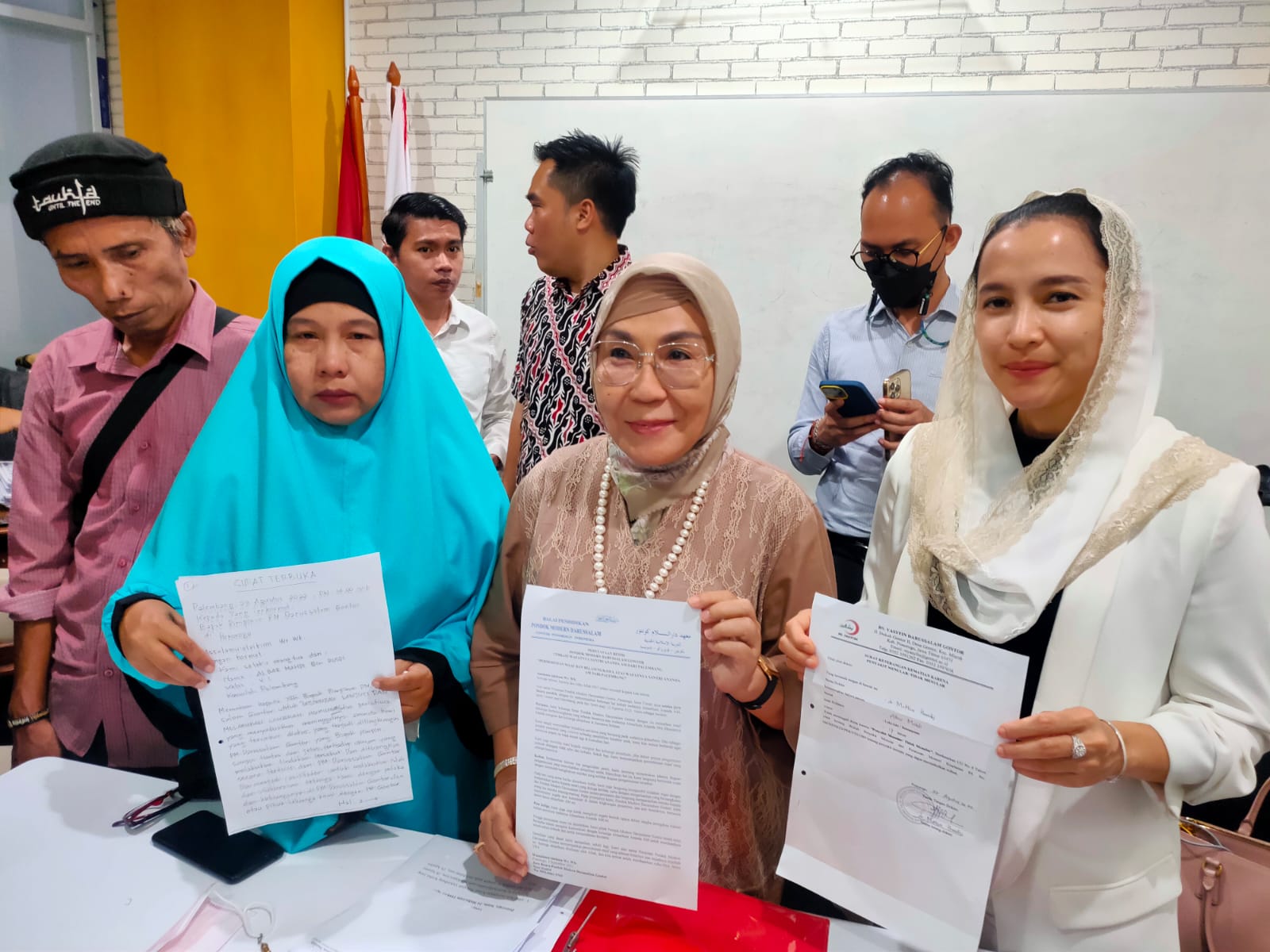 Keluarga santri Ponpes Gontor yang meninggal dunia akibat dianiaya meminta keadilan.