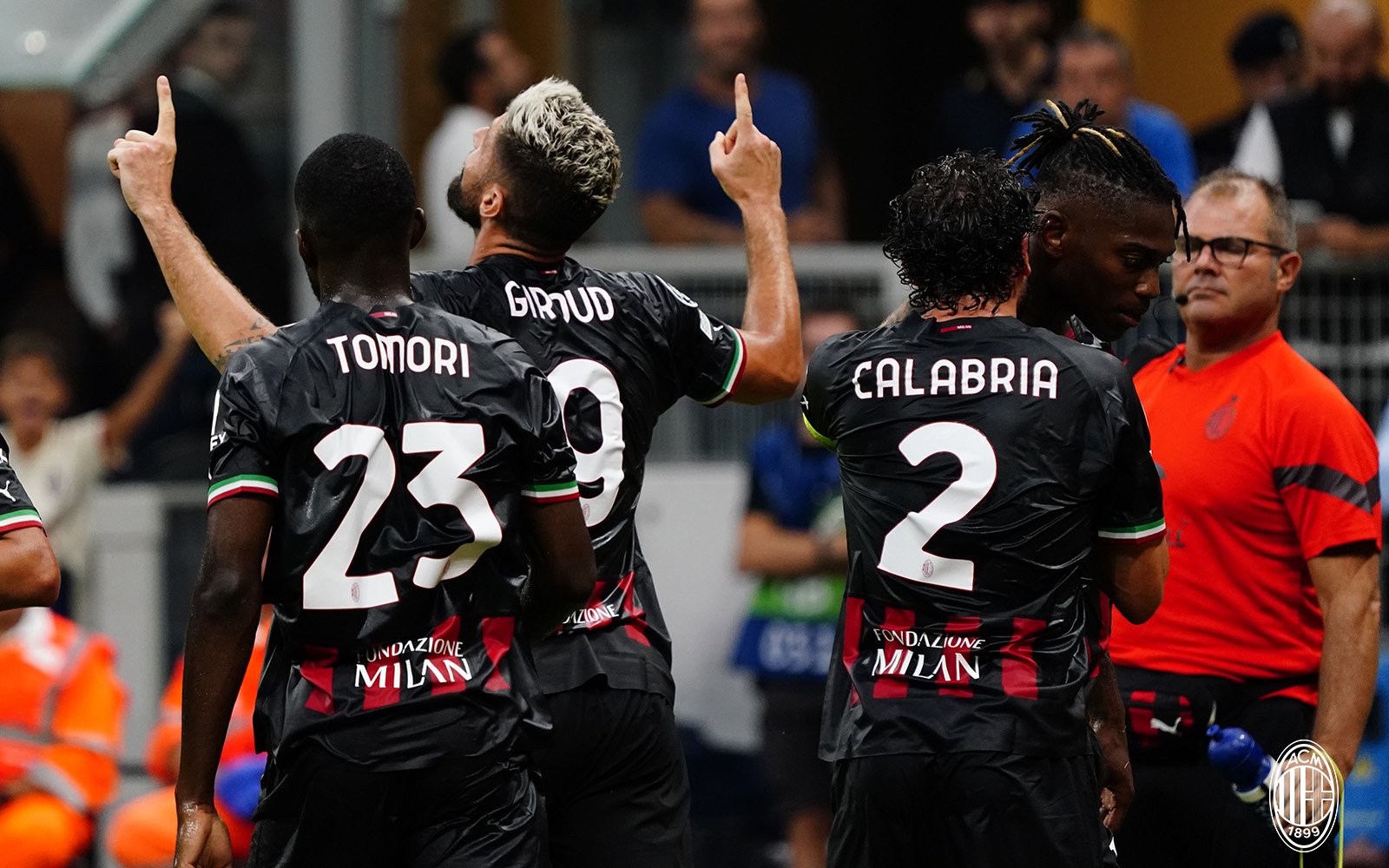 Para pemain AC Milan melakukan selebrasi usai mencetak gol ke gawang Dinamo Zagreb di laga Liga Champions.