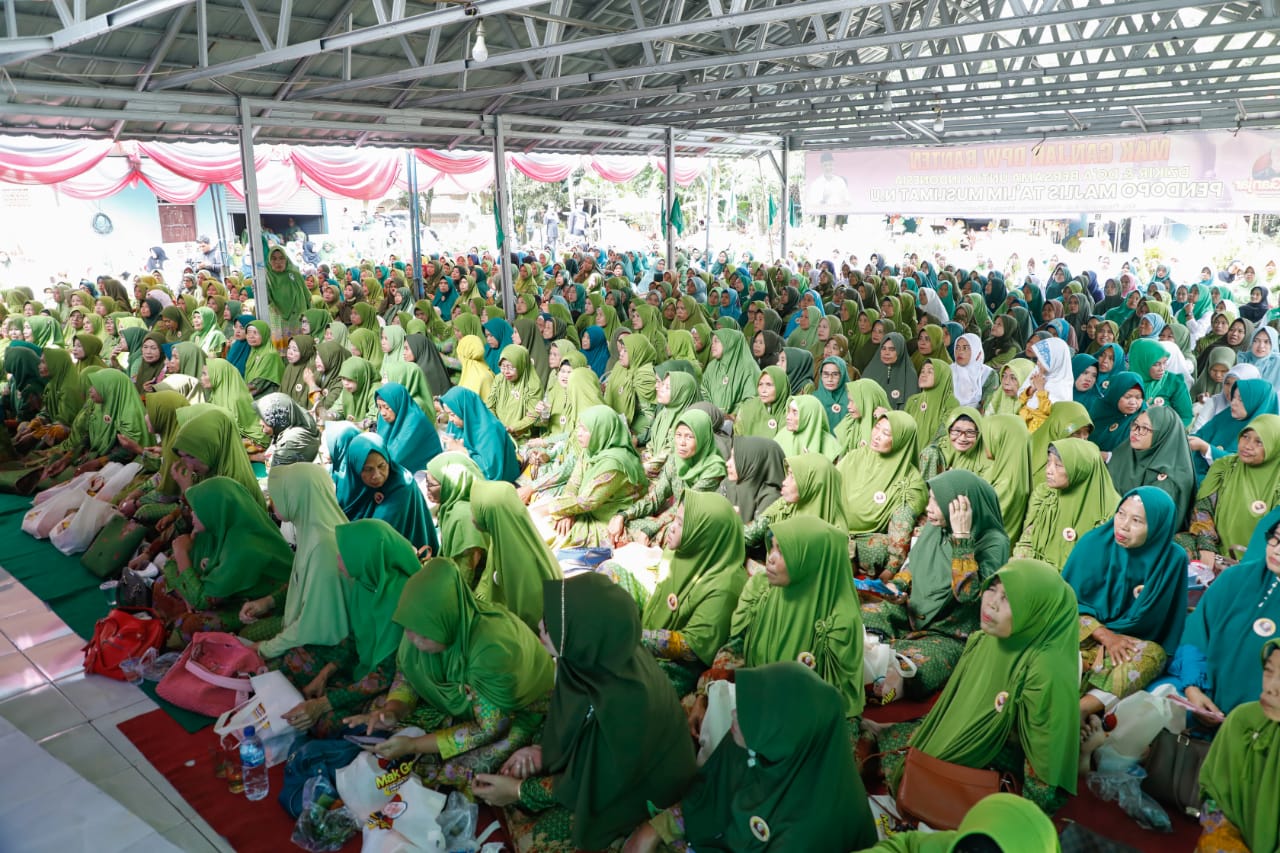 Relawan Mak Ganjar menggandeng Muslimat NU mengadakan doa bersama di Pendopo Majelis Ta'lim Muslimat NU, Pagelaran, Kab.Pandeglang