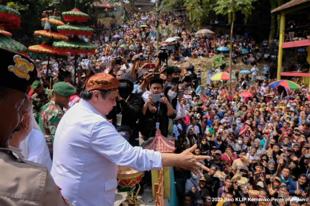 Airlangga Hartarto Ajak Warga Rawat Peninggalan Leluhur 