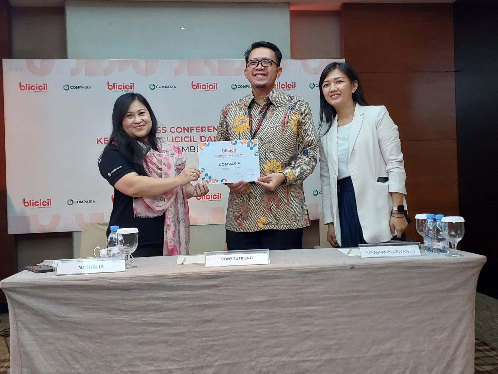  Acara penandatangan MoU kerja sama antara CompAsia dan Blicicil di Jakarta, baru-baru ini. 