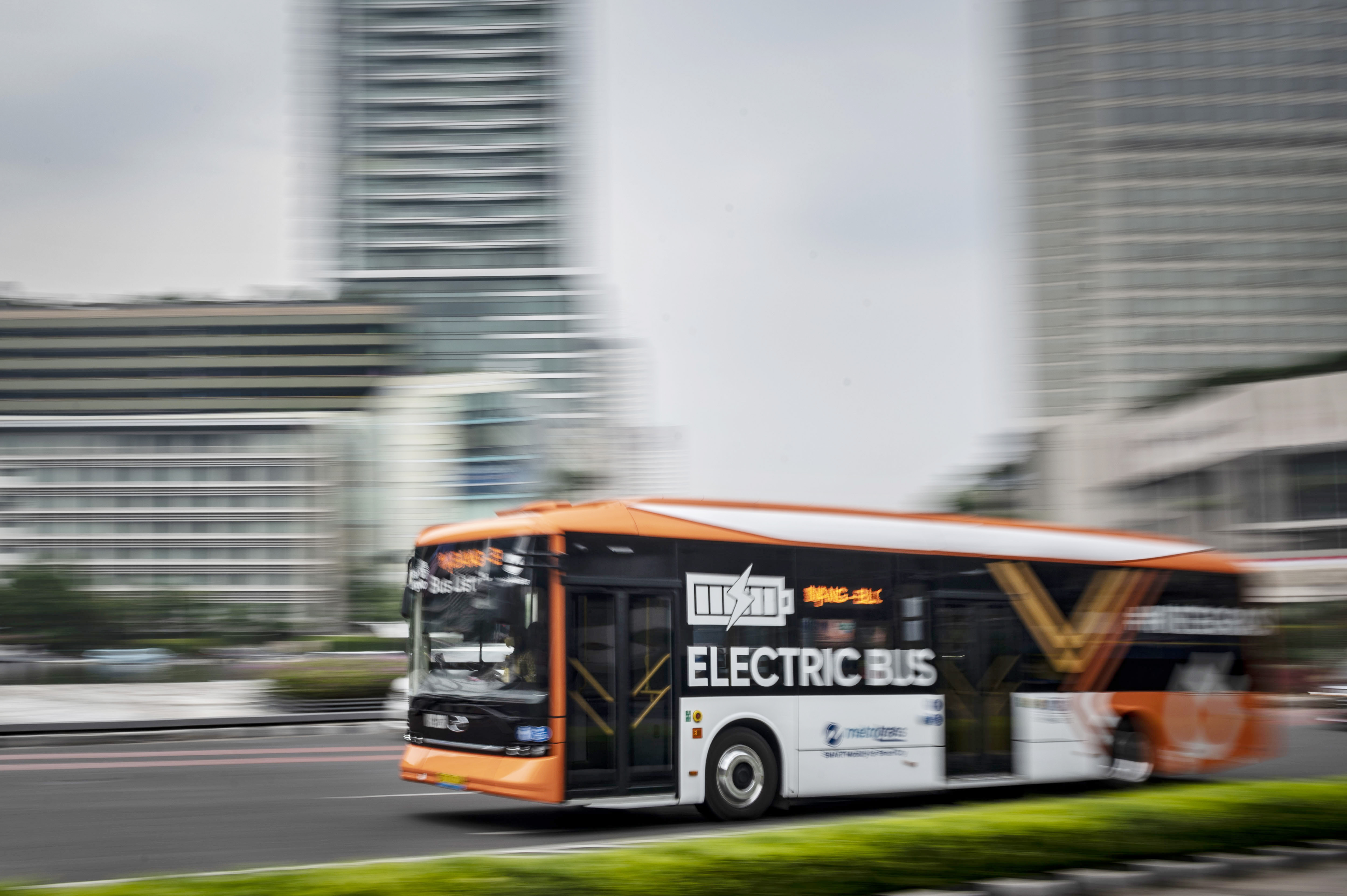 Transjakarta Targetkan Punya 100 Bus Listrik