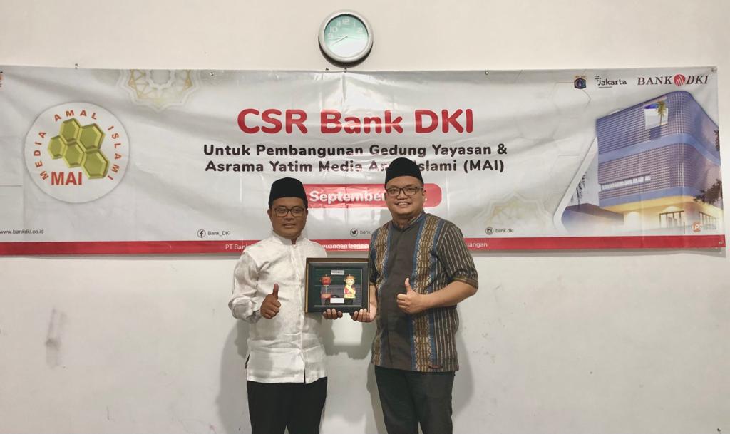 Pemberian bantuan CSR Bank DKI untuk Yayasan Media Amal Islami